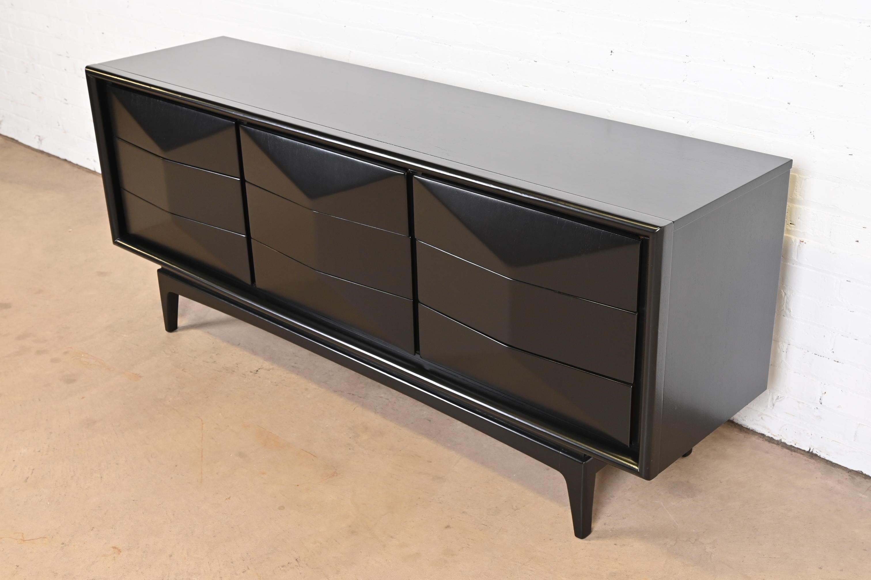 Mid-Century Modern Black Lacquered Diamond Front Dresser or Credenza by United In Good Condition For Sale In South Bend, IN