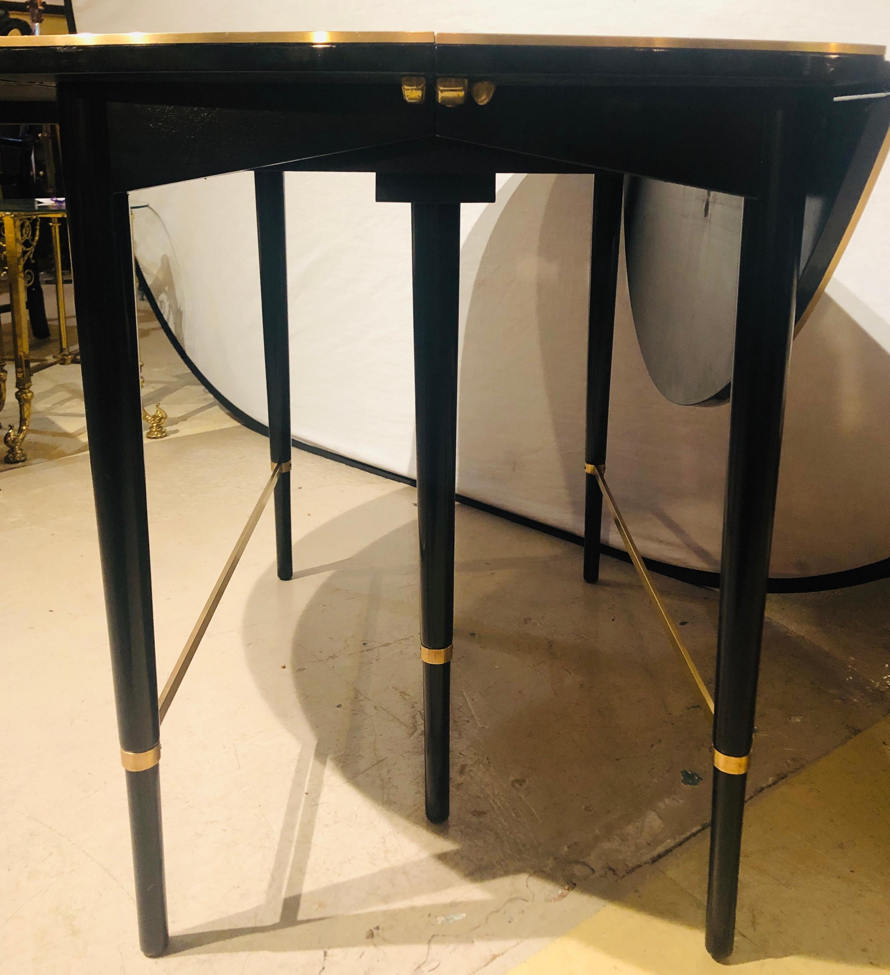 Mid-Century Modern Black Lacquered Paul McCobb Serving / Dining Table 5 Leaves In Good Condition In Stamford, CT