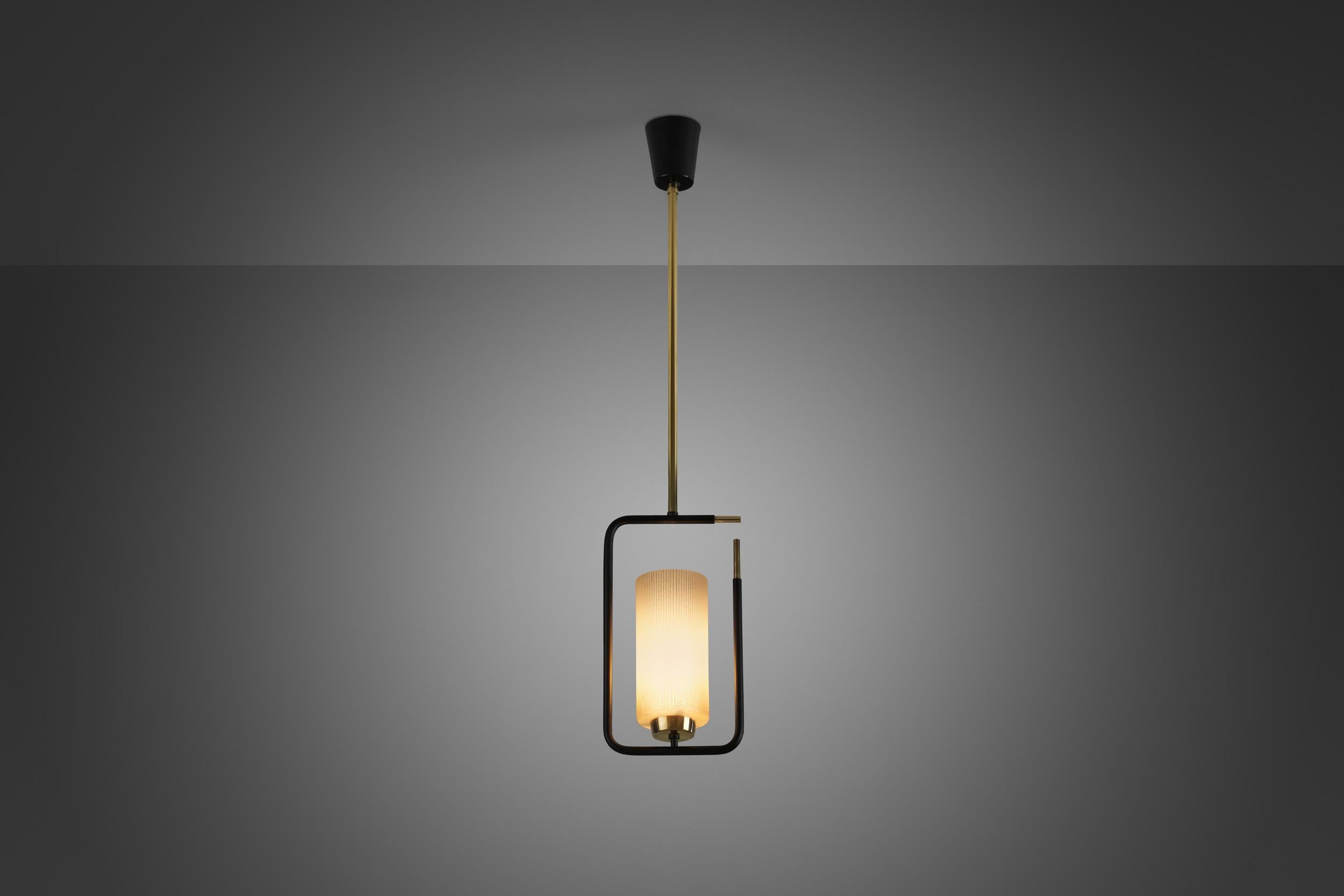 The best thing about pendant lights - besides their stylish look - is that they are the best option to make interiors appear more spacious. They can be used them to concentrate light, or to just add an accent to the room.

This lamp’s design