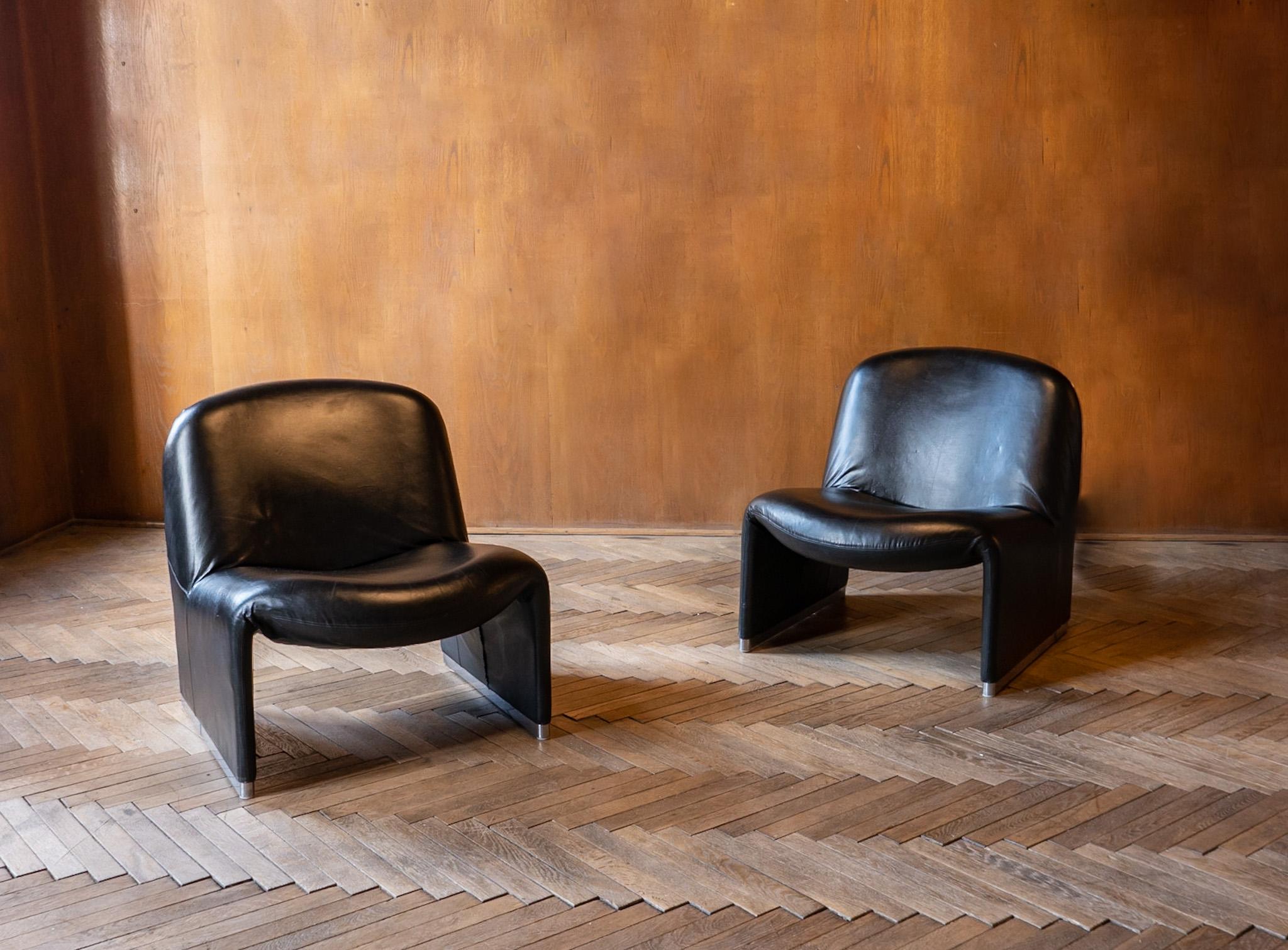 Mid-Century Modern Black Leather Alky Chairs 2 by Giancarlo Piretti, Italy 1970s.

This set of 2 black Alky chairs in original leather upholstery were designed by Giancarlo Piretti for Castelli in the 1970s.

The Alky chair is a stunning example
