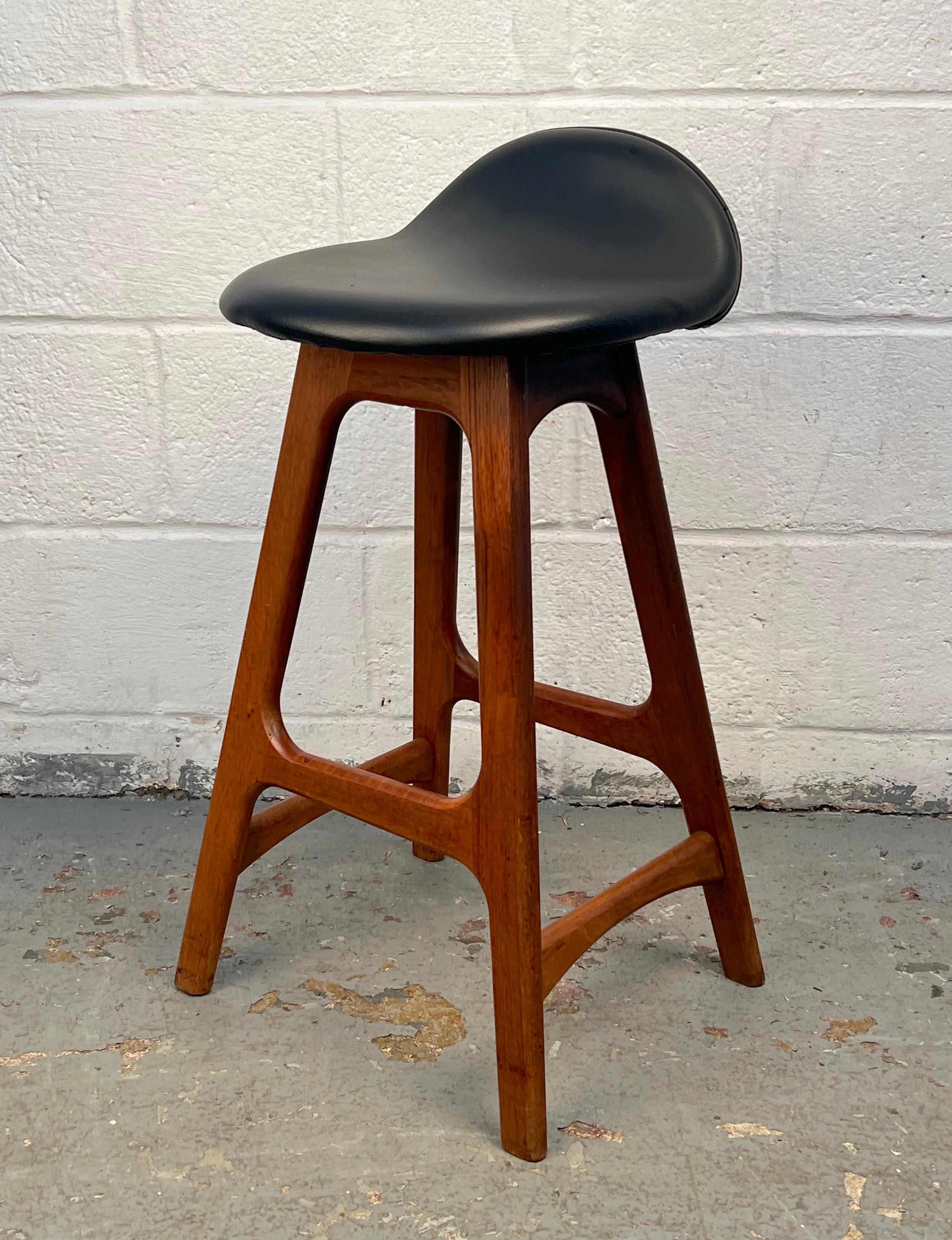 Mid-Century Modern Barhocker aus schwarzem Leder (Moderne der Mitte des Jahrhunderts) im Angebot