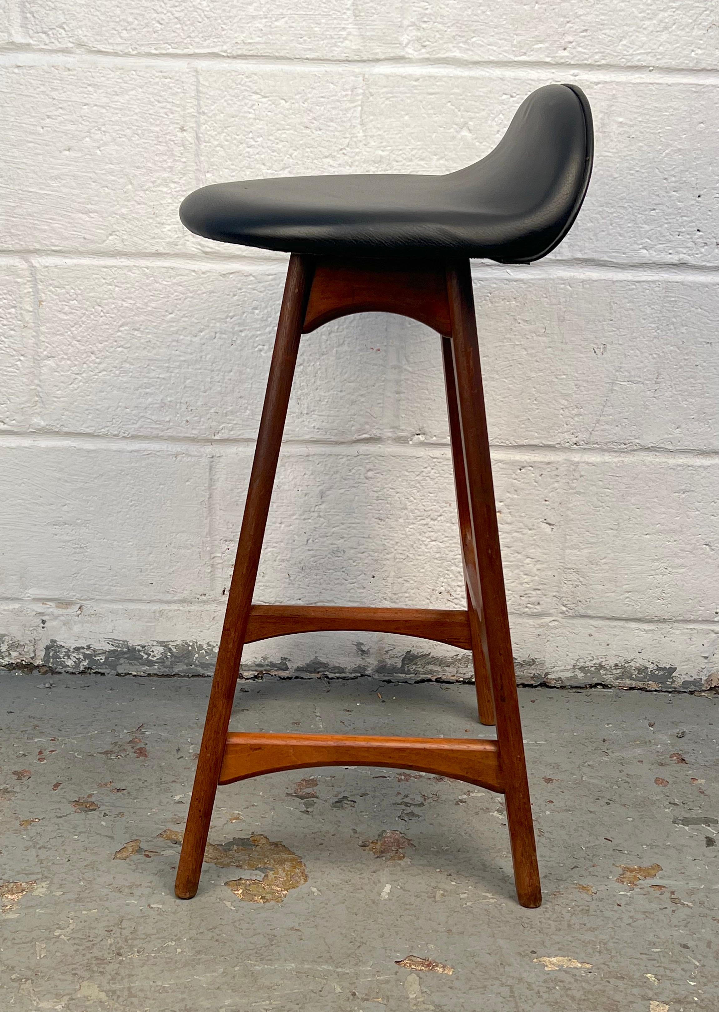 Mid-Century Modern Barhocker aus schwarzem Leder (20. Jahrhundert) im Angebot