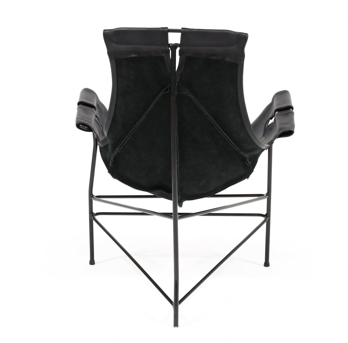Américain The Modernity modern black leather iron sling lounge chair by Leathercraft en vente
