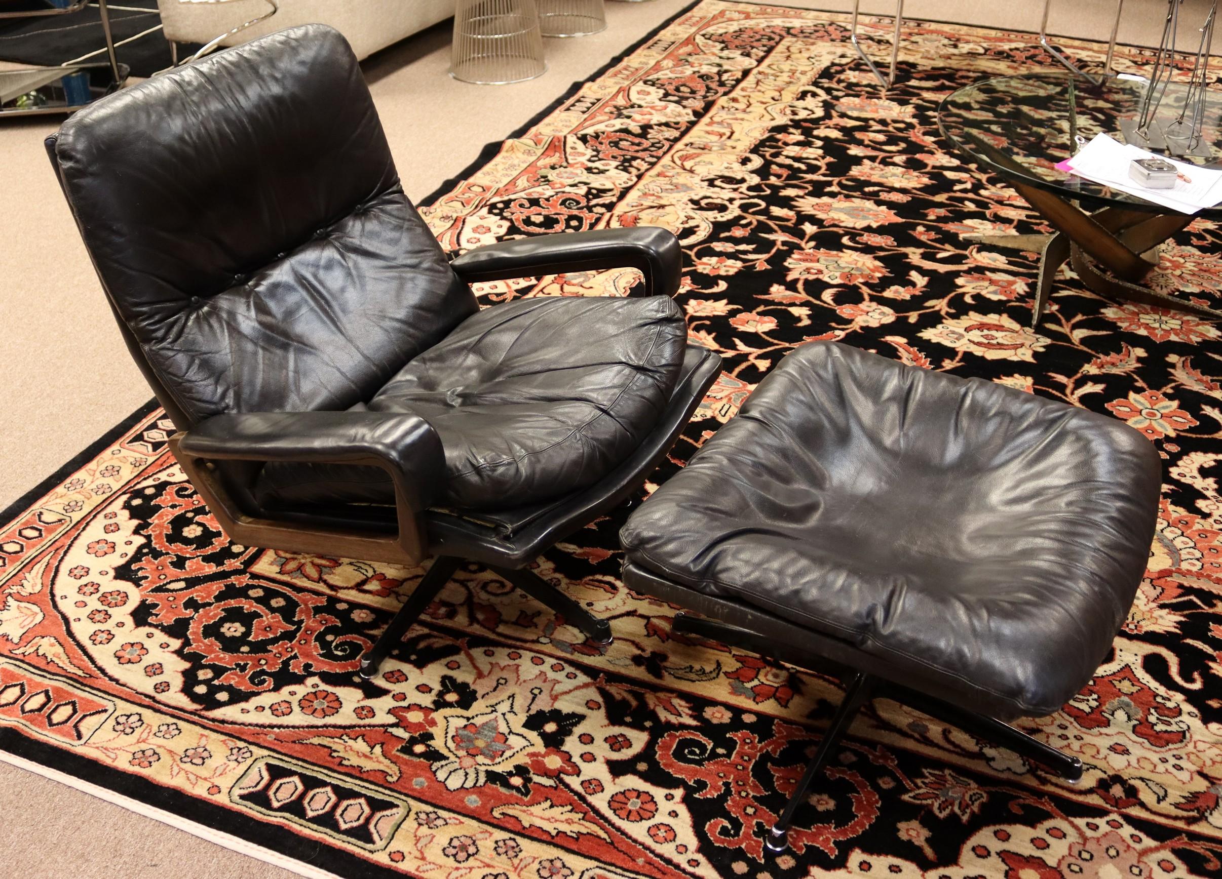 Mid-Century Modern Black Leather Lounge Chair & Ottoman Set 1970s 1