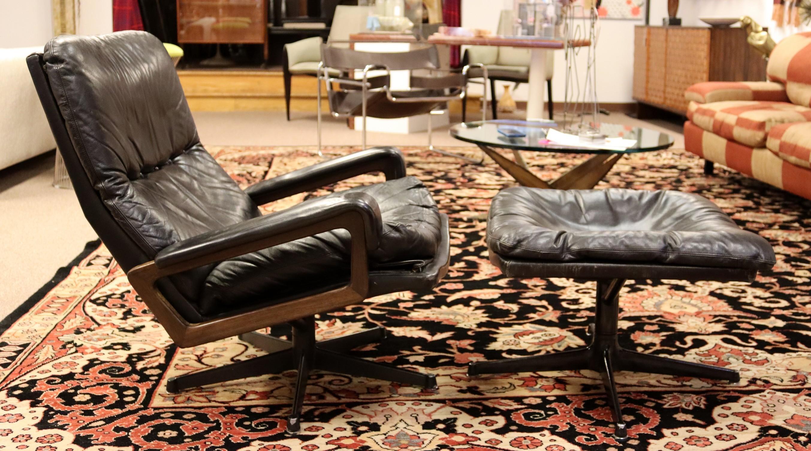 Mid-Century Modern Black Leather Lounge Chair & Ottoman Set 1970s 2