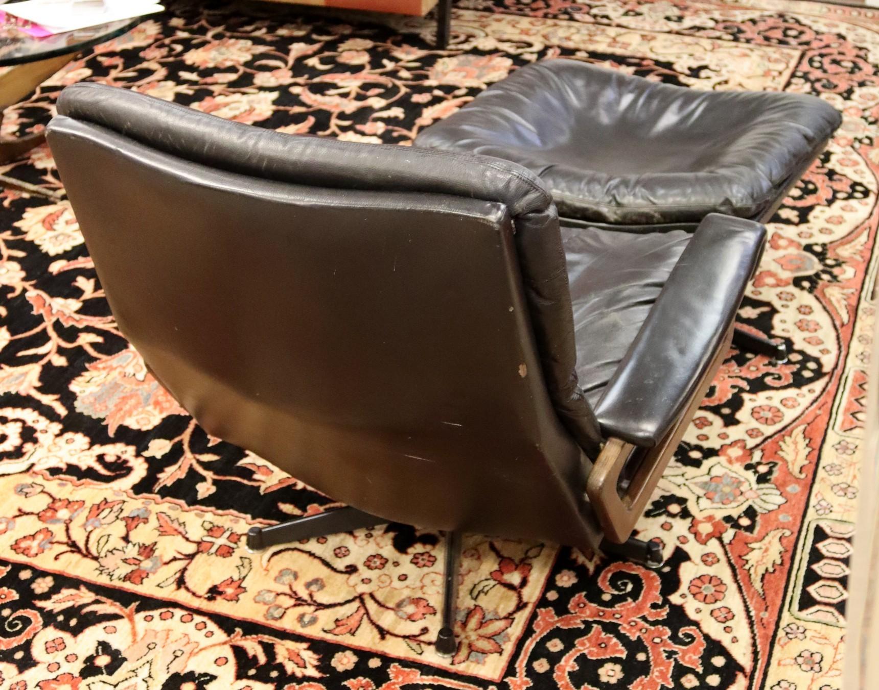 Mid-Century Modern Black Leather Lounge Chair & Ottoman Set 1970s 3