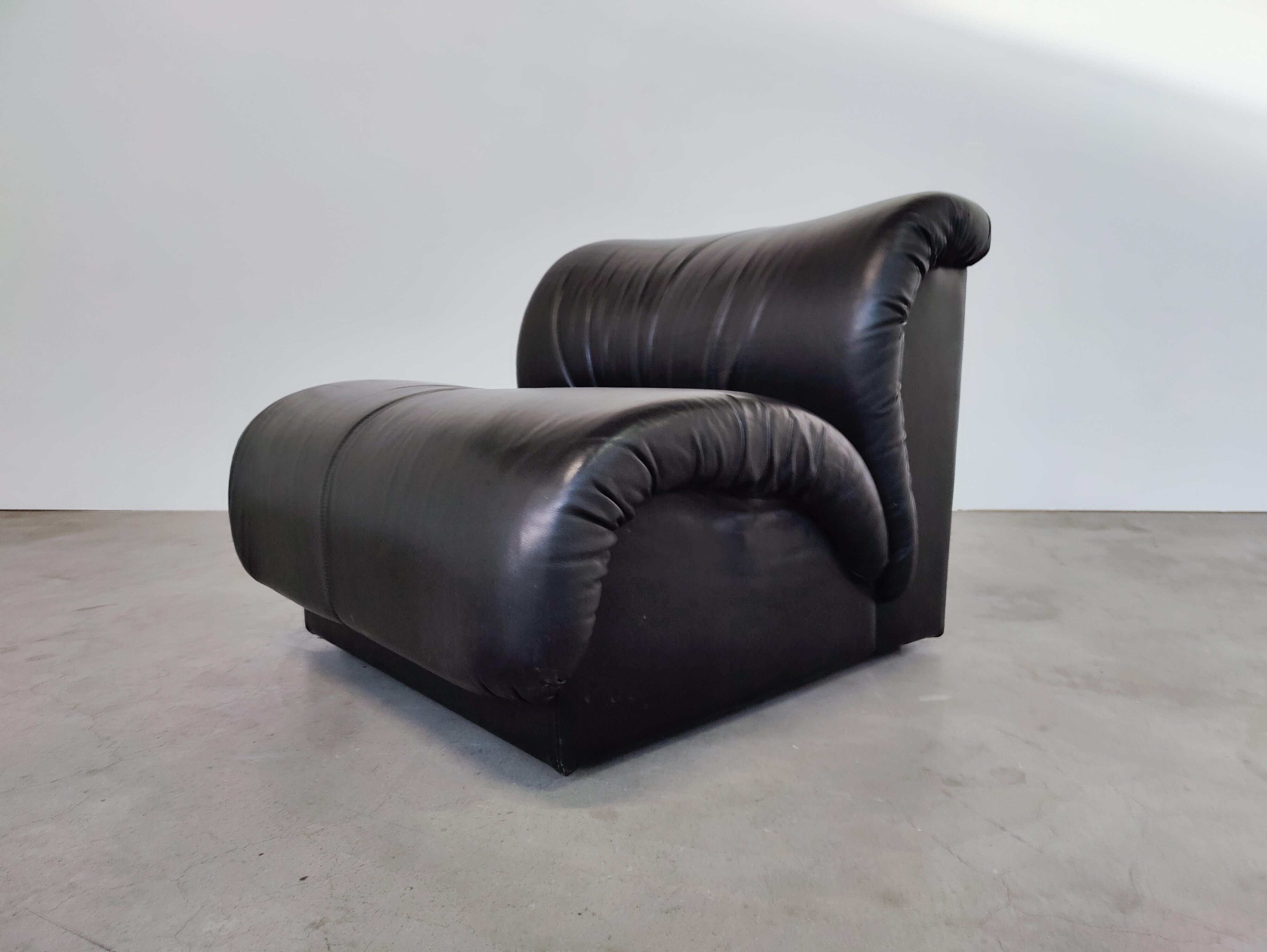 Mid-Century Modern Black Leather Modular Sofa by Doimo Salotti, Italy, 1970s For Sale 5