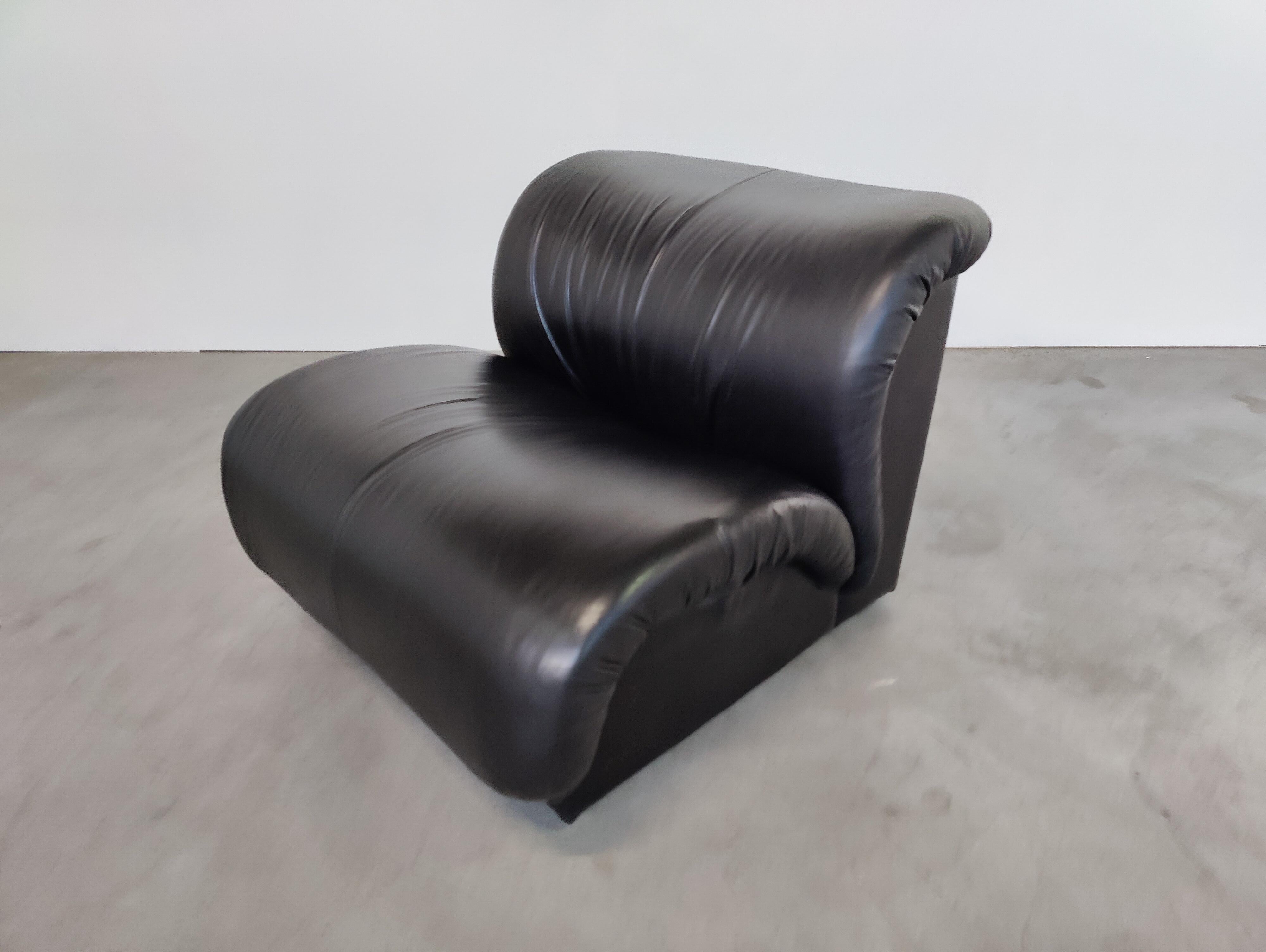 Mid-Century Modern Black Leather Modular Sofa by Doimo Salotti, Italy, 1970s For Sale 6