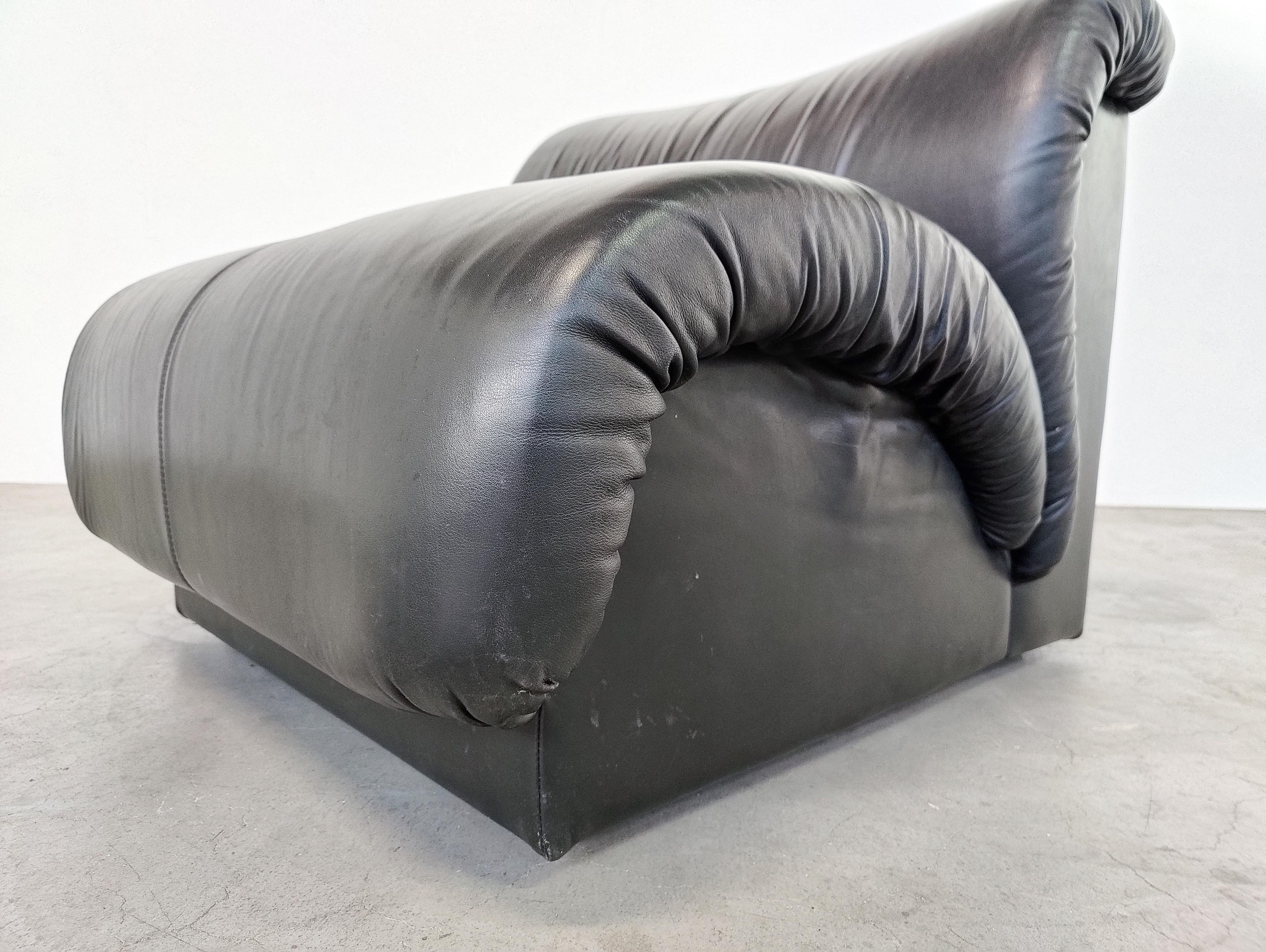 Mid-Century Modern Black Leather Modular Sofa by Doimo Salotti, Italy, 1970s For Sale 8