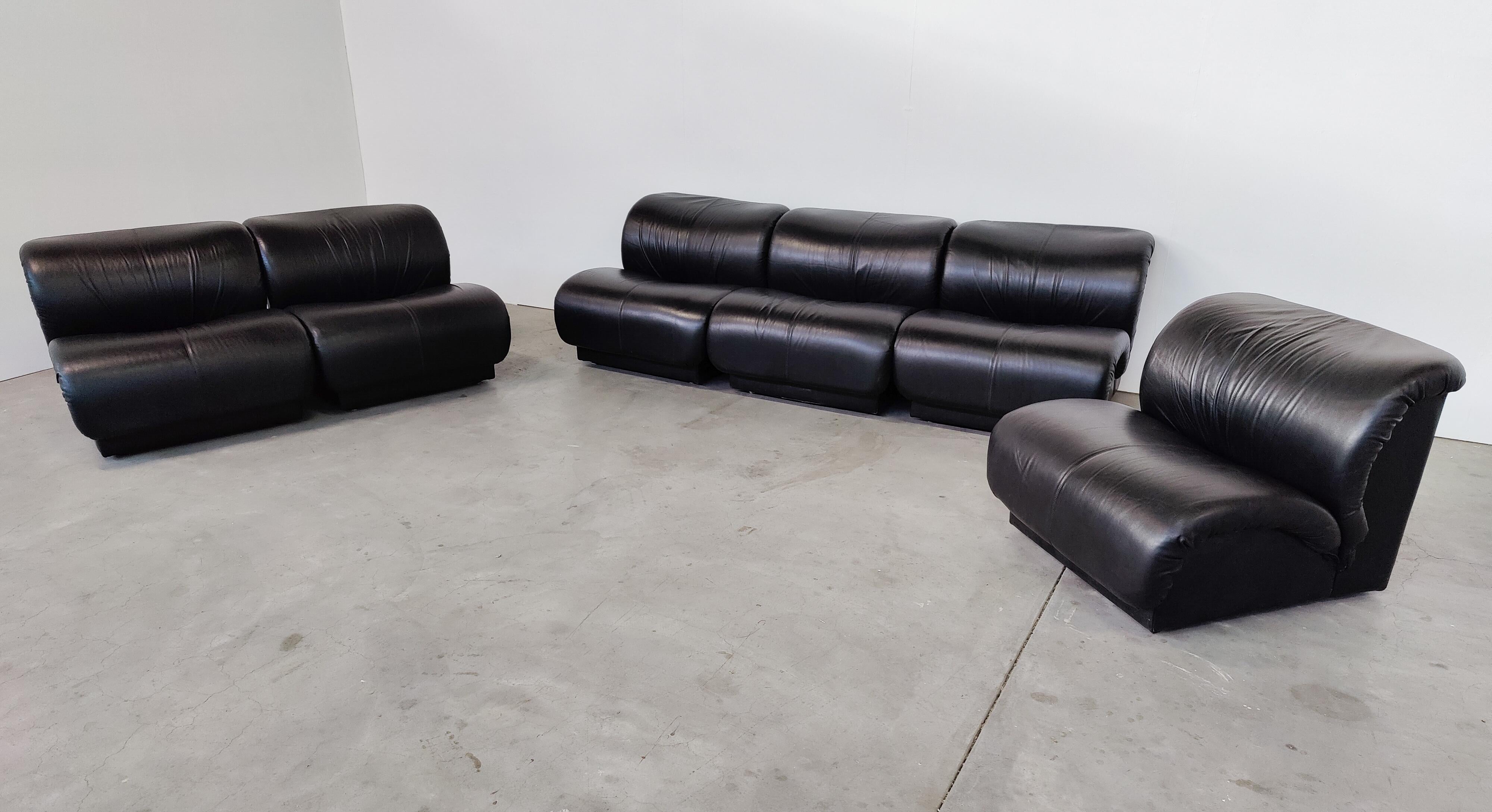Mid-Century Modern Black Leather Modular Sofa by Doimo Salotti, Italy, 1970s For Sale 1