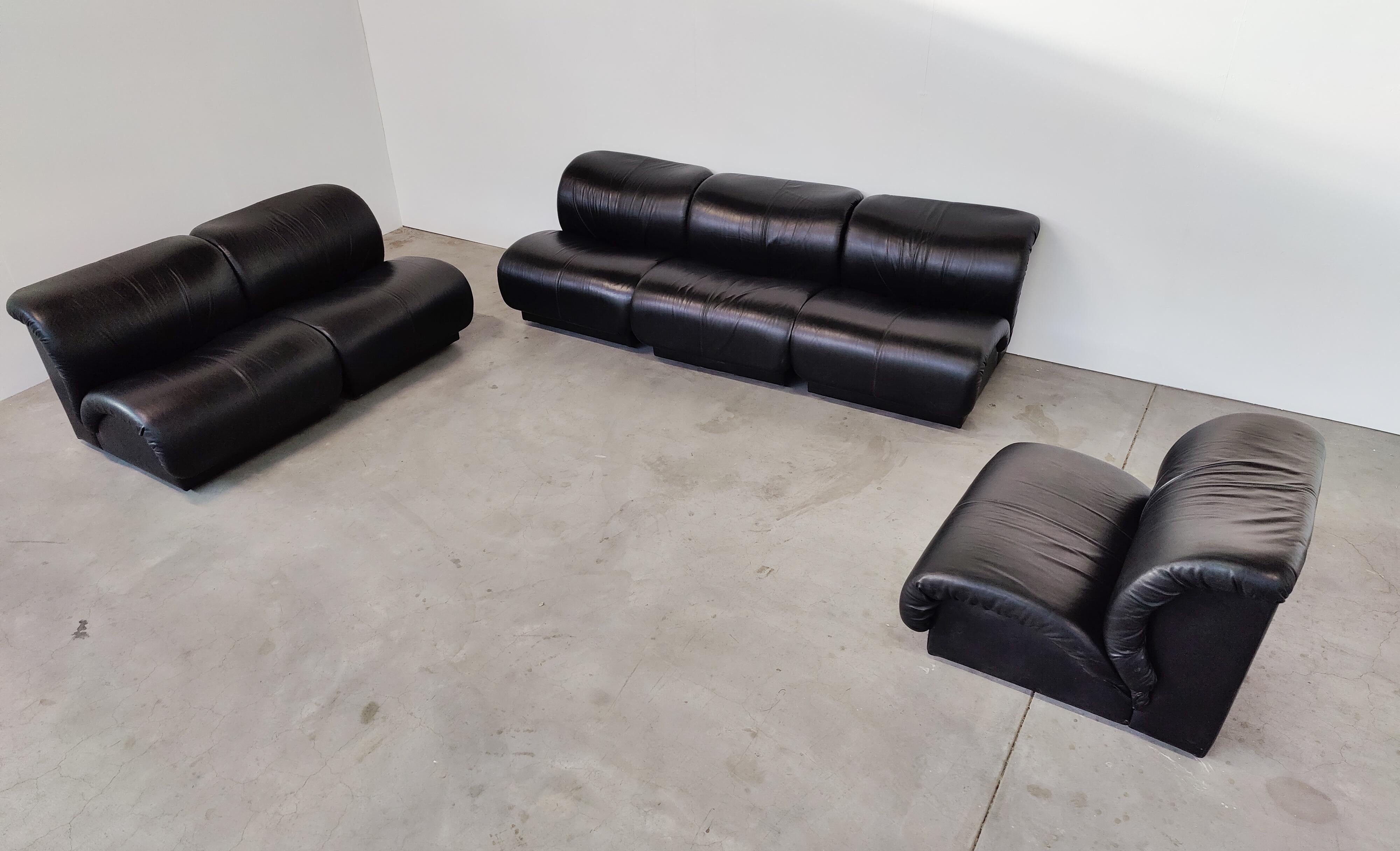 Mid-Century Modern Black Leather Modular Sofa by Doimo Salotti, Italy, 1970s For Sale 4