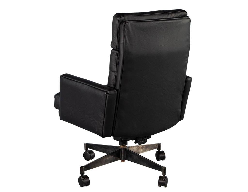 Mid-Century Modern Black Leather Office Chair In Good Condition For Sale In North York, ON