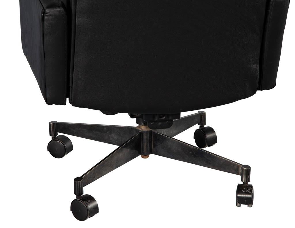 Métal Chaise de bureau en cuir noir moderne du milieu du siècle en vente