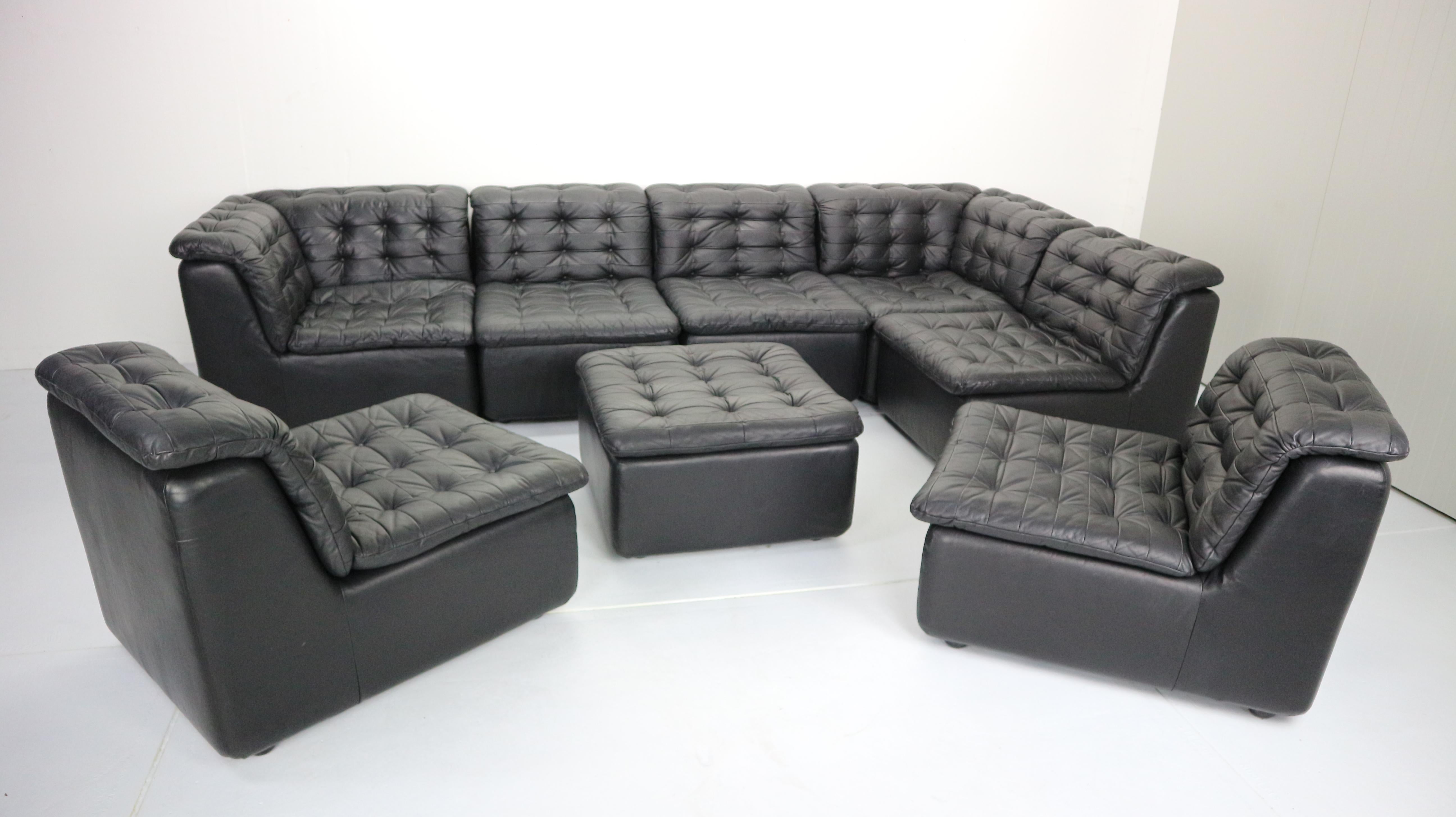 Mid-Century Modern Black Leather Sectional Seven-Seat Sofa, 1970s In Good Condition In The Hague, NL