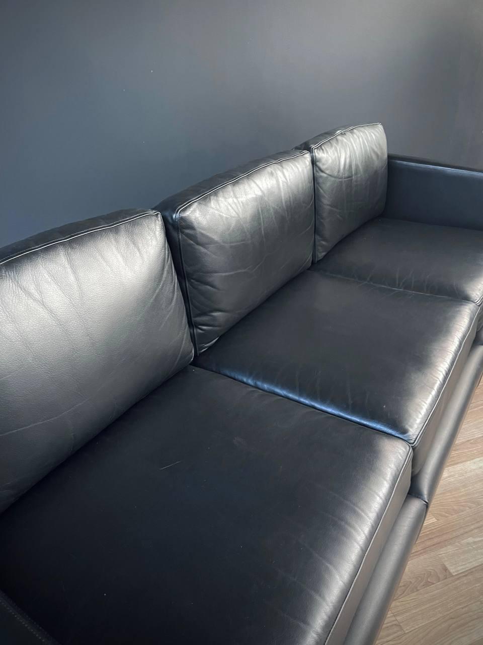 Mid-Century Modern Black Leather Sofa by Charles Pfister for Knoll For Sale 2