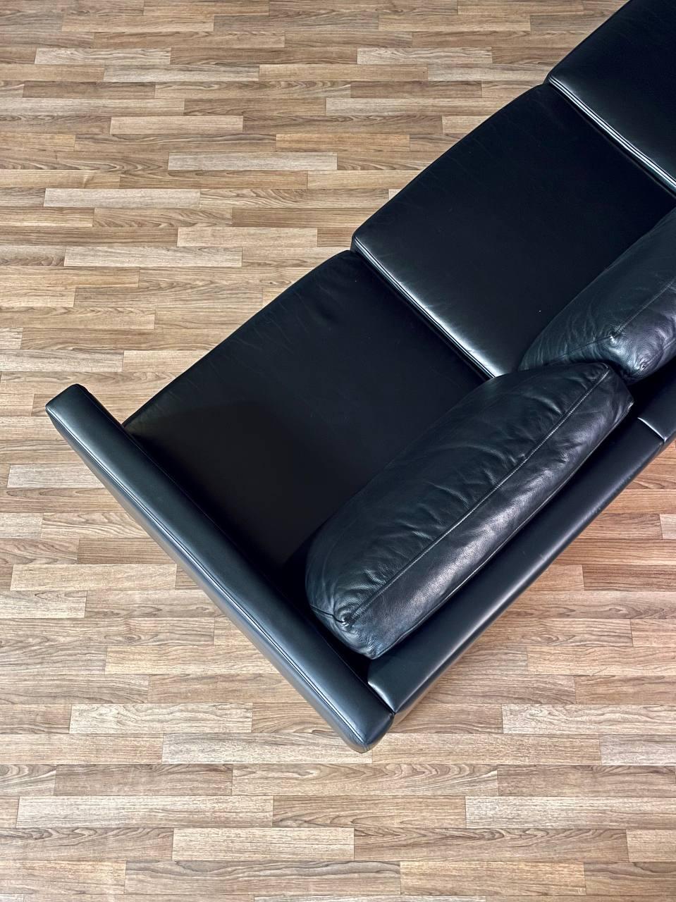 Divano moderno di metà secolo in pelle nera di Charles Pfister per Knoll 1