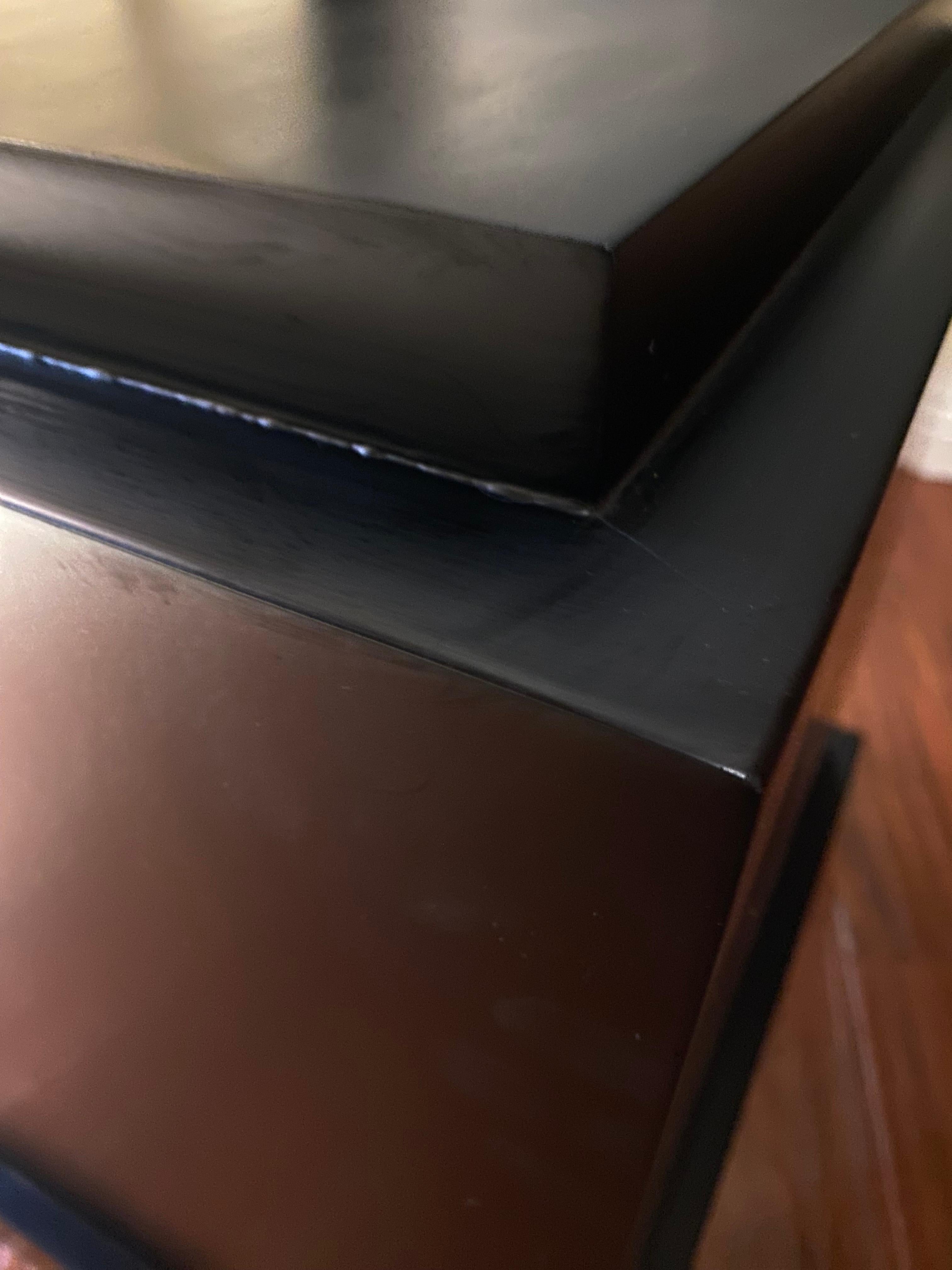 Pedestal bajo cuadrado lacado negro moderno de mediados de siglo siglo XX en venta
