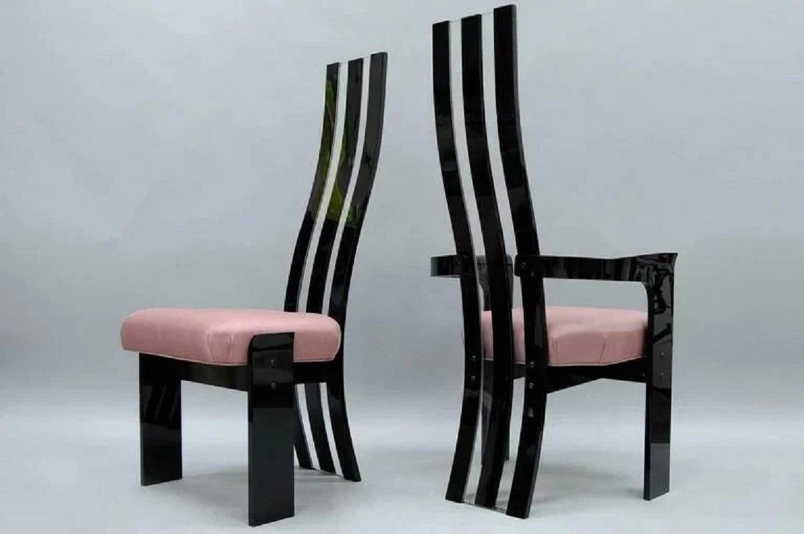 Vintage Mid Century Modern Black & Clear Lucite Sculptural Dining Chairs von Hill Mfg - Set von 6. Listing umfasst zwei Sessel, vier Stühle, schwarz und klar hohe skulpturale Rücken, dicke Lucite Konstruktion, rosa gepolsterte Sitze, schlanke form