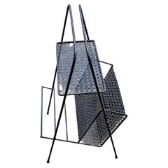 Mid-Century Modern Black Metal Magazin  Rack / Record Stand