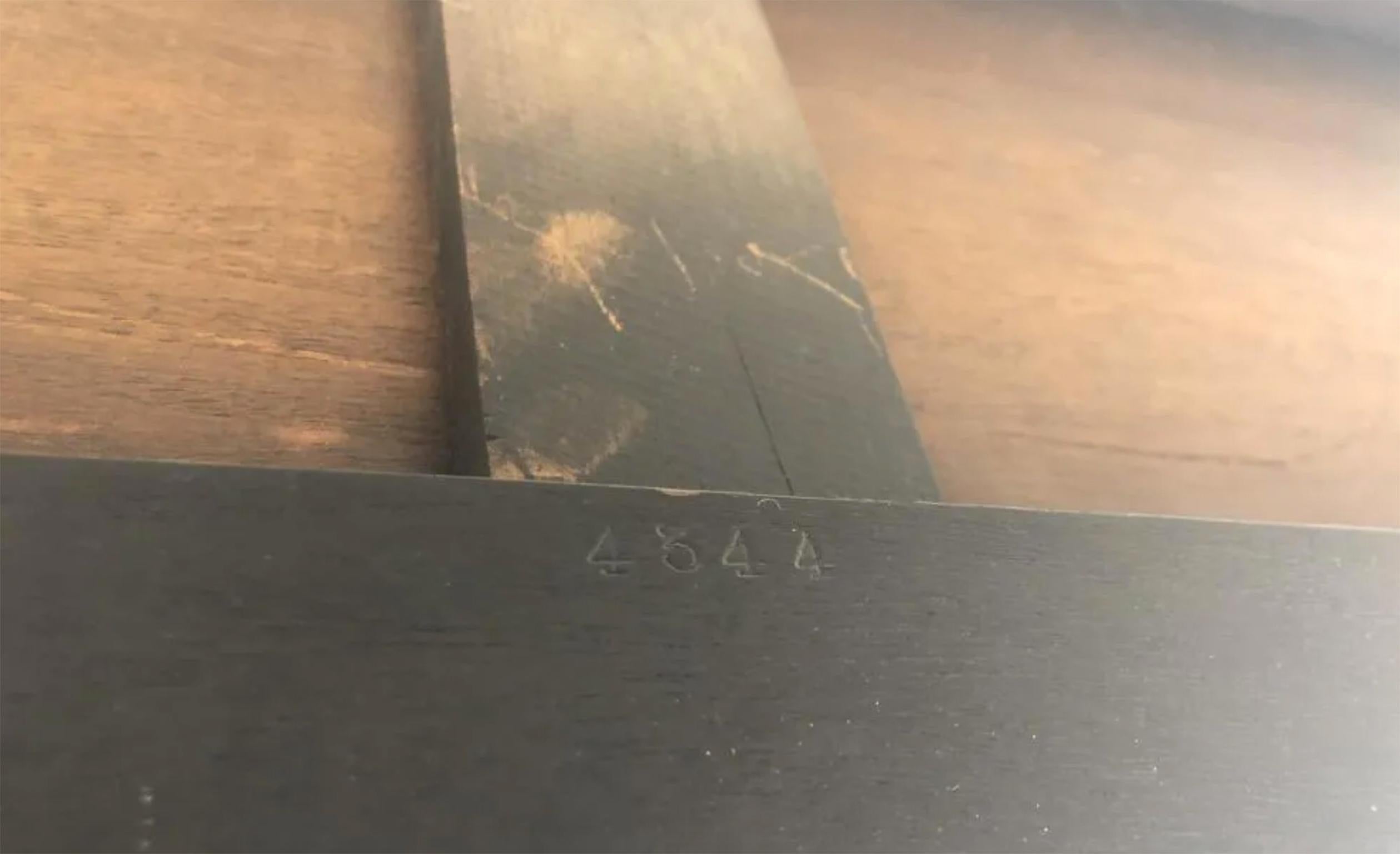 Banc en bois massif noir de style Modernity avec pieds fuselés en deux parties Bon état - En vente à Brooklyn, NY