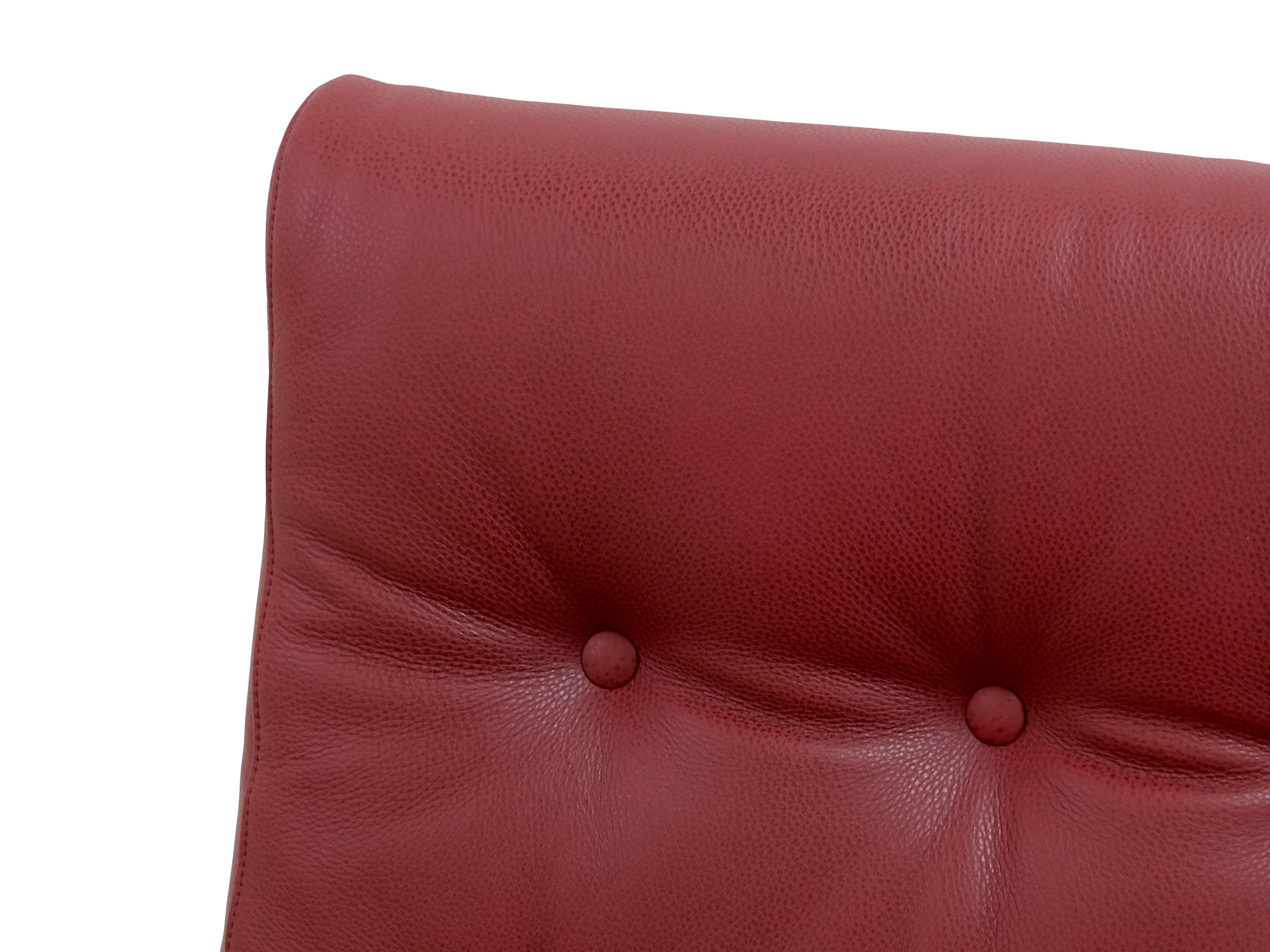 Mid-Century Modern Schaukelstühle aus schwarzem Stahlrohr mit roter Lederpolsterung im Angebot 1