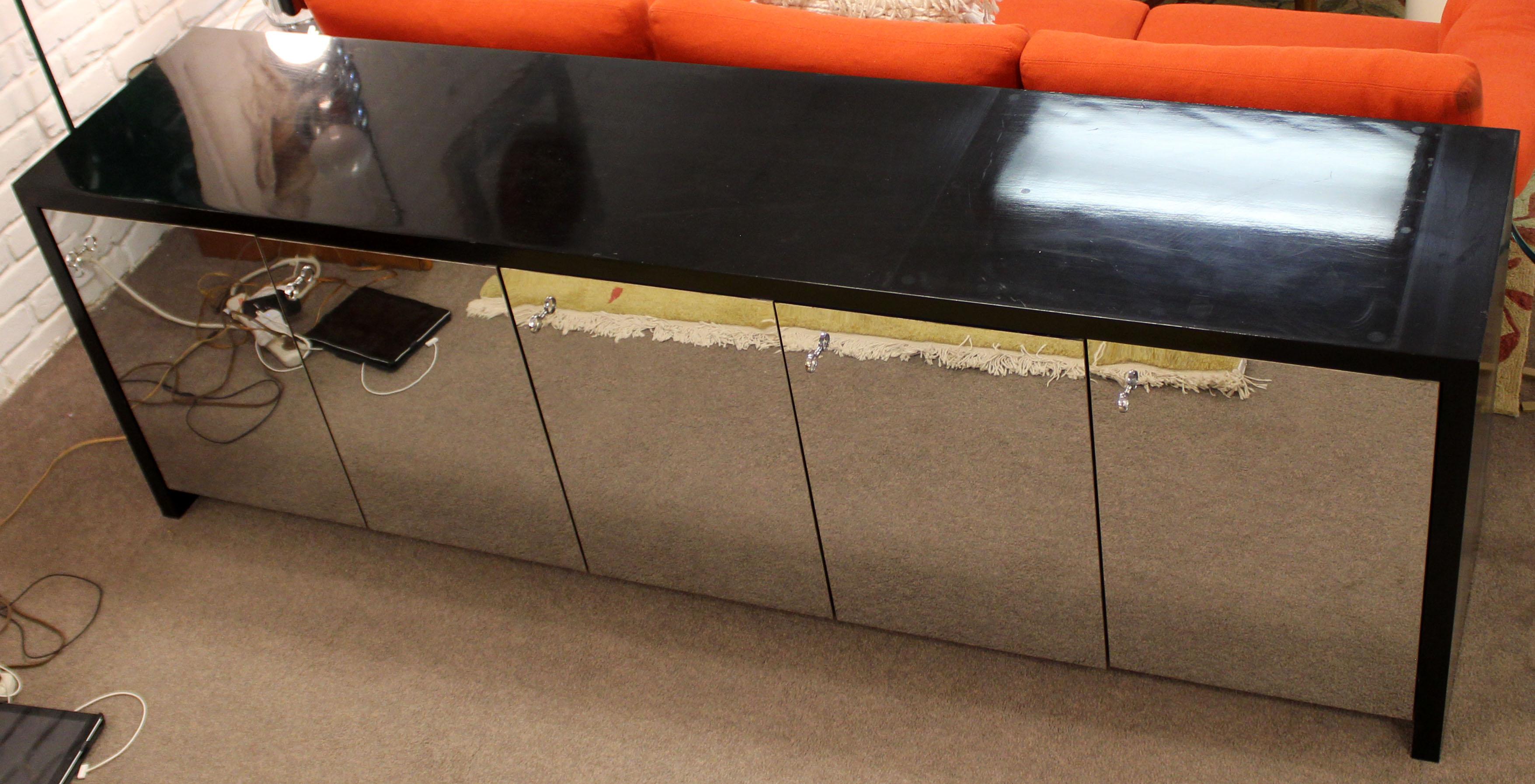 Mid-Century Modern Black Thayer Coggin Lacquer Mirrored Credenza 1970s Ello Era In Good Condition In Keego Harbor, MI