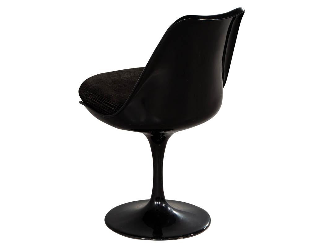 Mid-Century Modern Black Tulip Chair In Good Condition For Sale In North York, ON