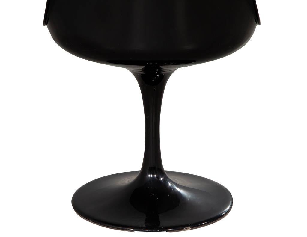 Mid-Century Modern Black Tulip Chair For Sale 1