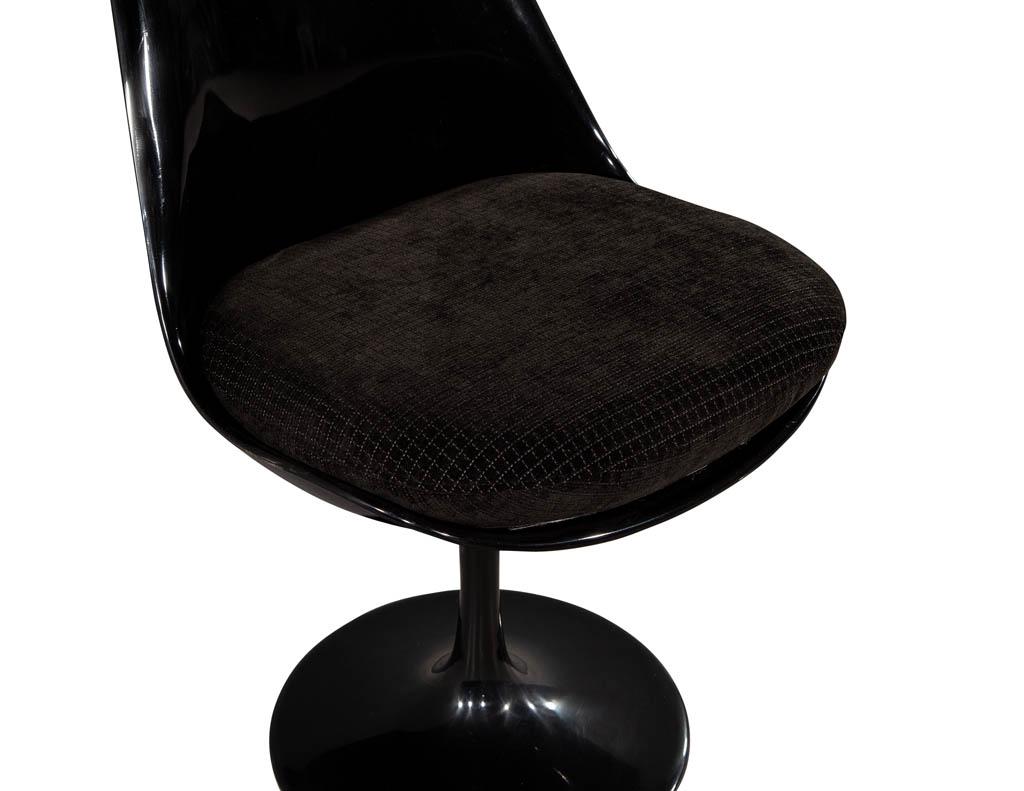 Mid-Century Modern Black Tulip Chair For Sale 2