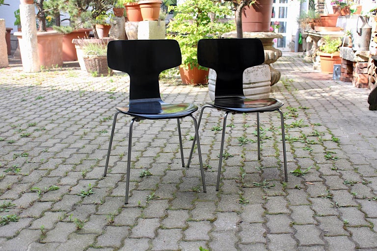 Scandinavian Modern Black Vintage Chairs Arne Jacobsen 1952 for Fritz Hansen For Sale 5