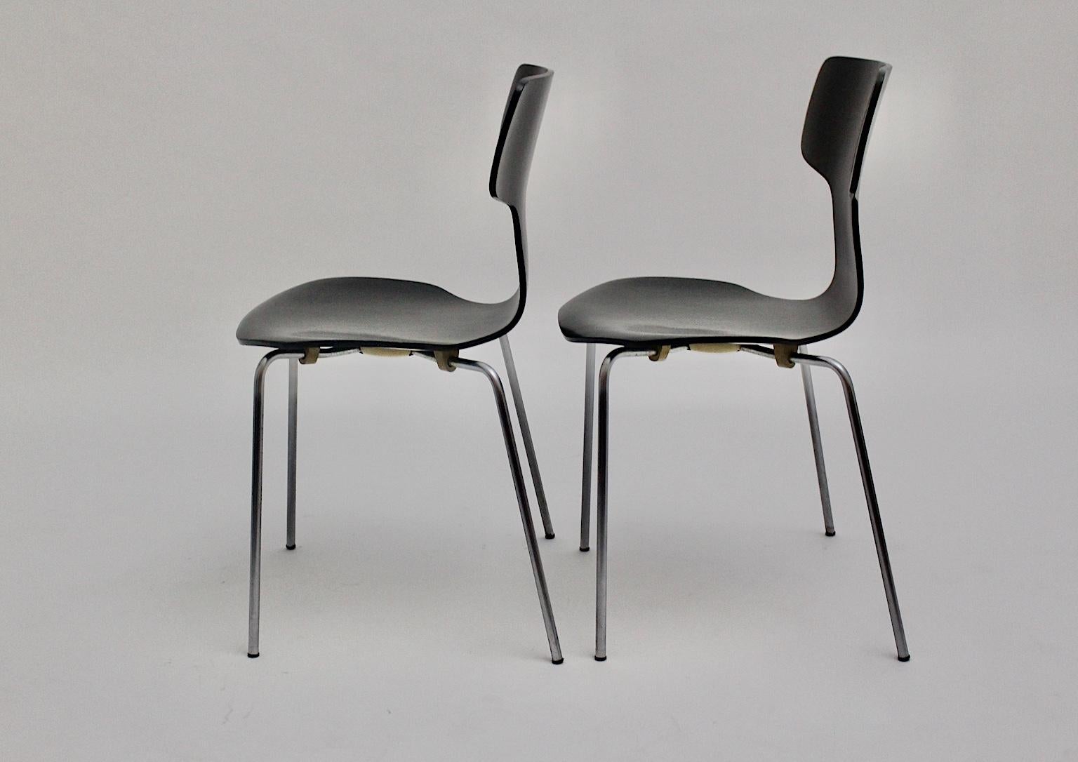 Skandinavisch-moderne schwarze Vintage-Stühle, Arne Jacobsen 1952 für Fritz Hansen (Dänisch) im Angebot