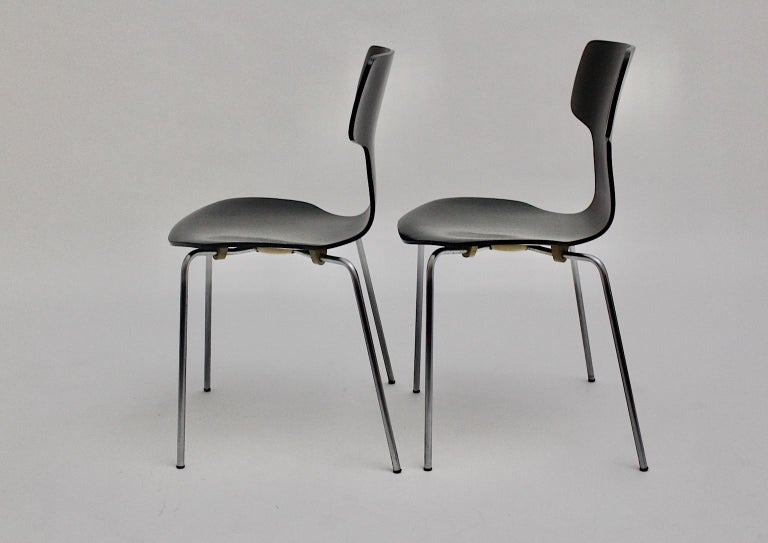 Scandinavian Modern Black Vintage Chairs Arne Jacobsen 1952 for Fritz Hansen In Good Condition For Sale In Vienna, AT