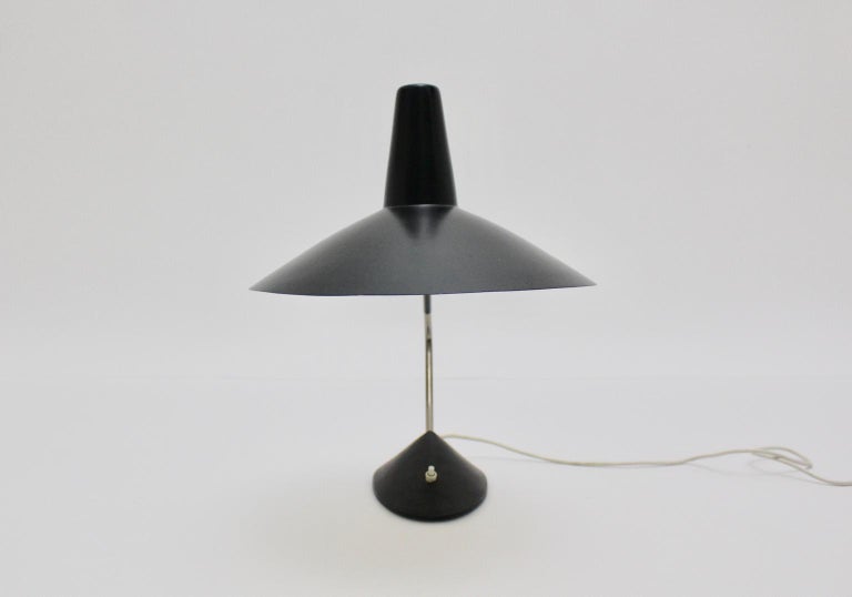 Mid-Century Modern Black Vintage Metal Table Lamp by Stilnovo, 1950s, Italy In Good Condition For Sale In Vienna, AT