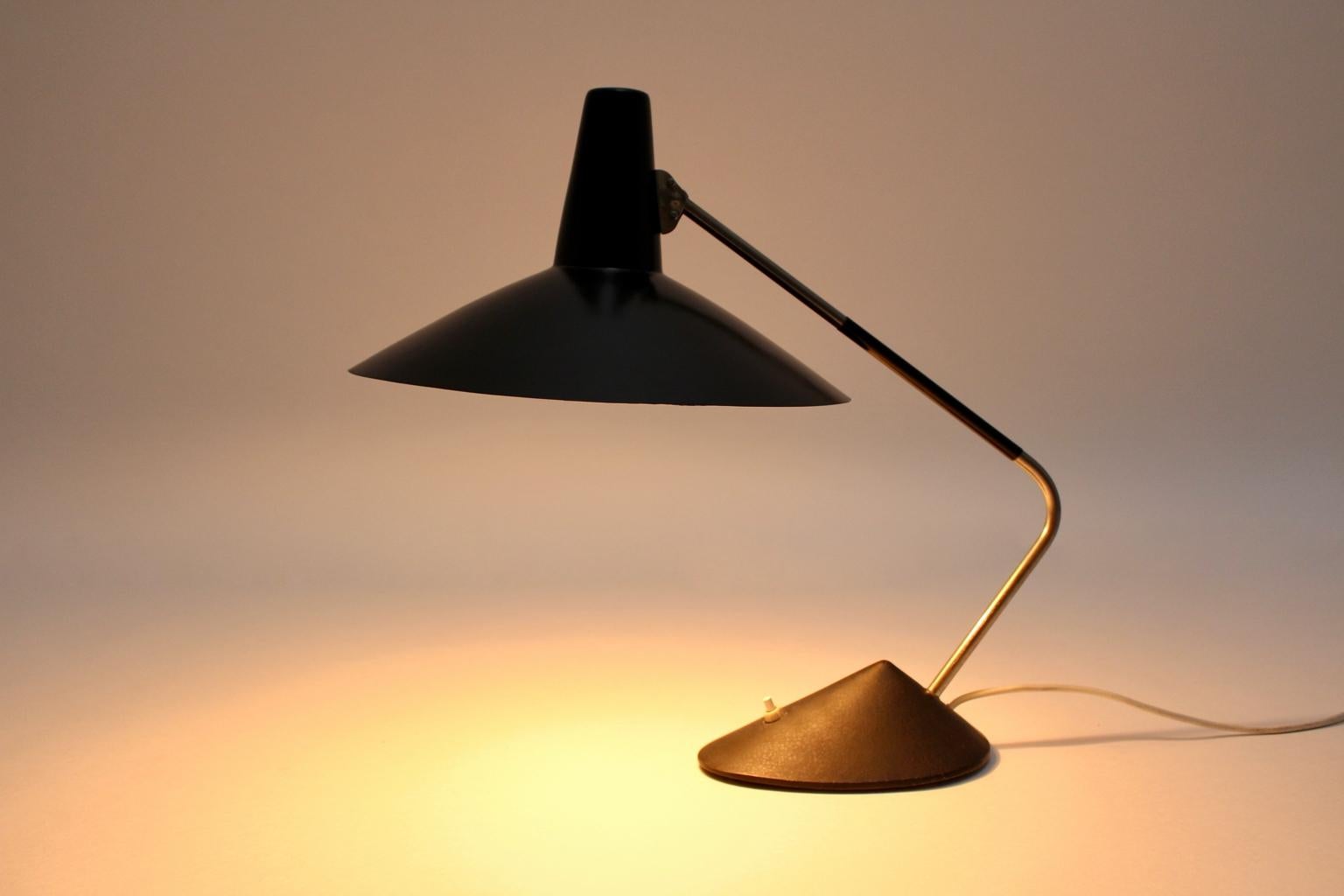 Moderne schwarze Vintage-Tischlampe aus Metall von Stilnovo, 1950er Jahre, Italien im Angebot 1