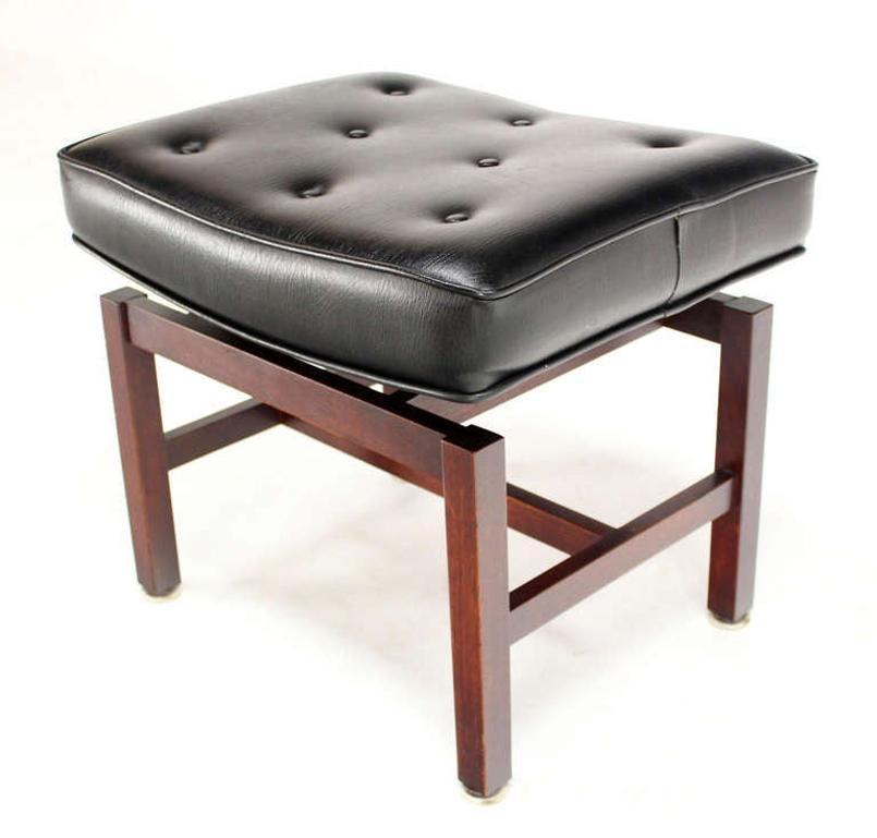 Mid-Century Modern Black Vinyl Upholstered Oiled Walnut Bench by Risom For Sale 4