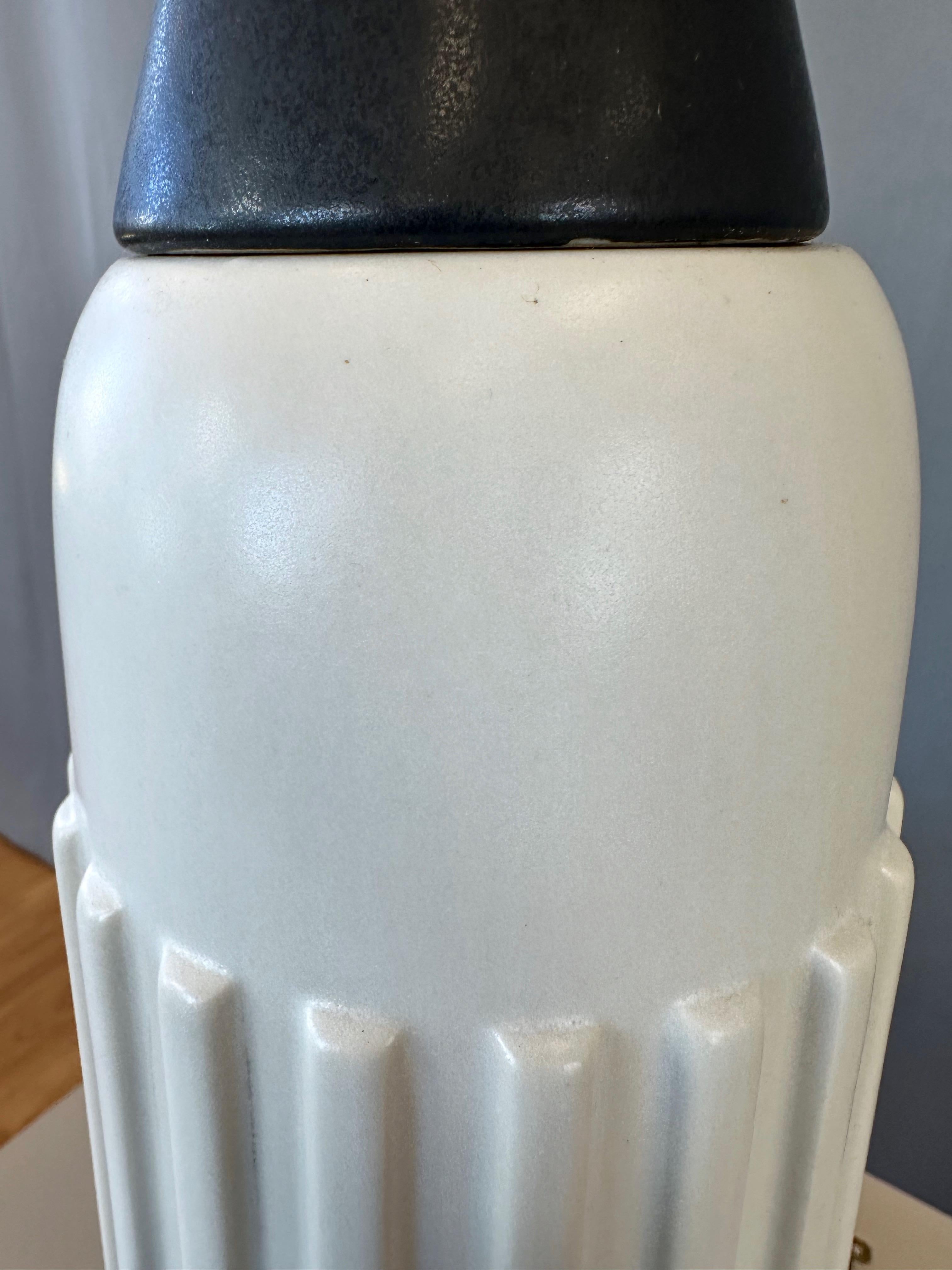 Mid-Century Modern Black & White Ceramic Ribbed Bottle-Shaped Table Lamp, 1950s For Sale 5