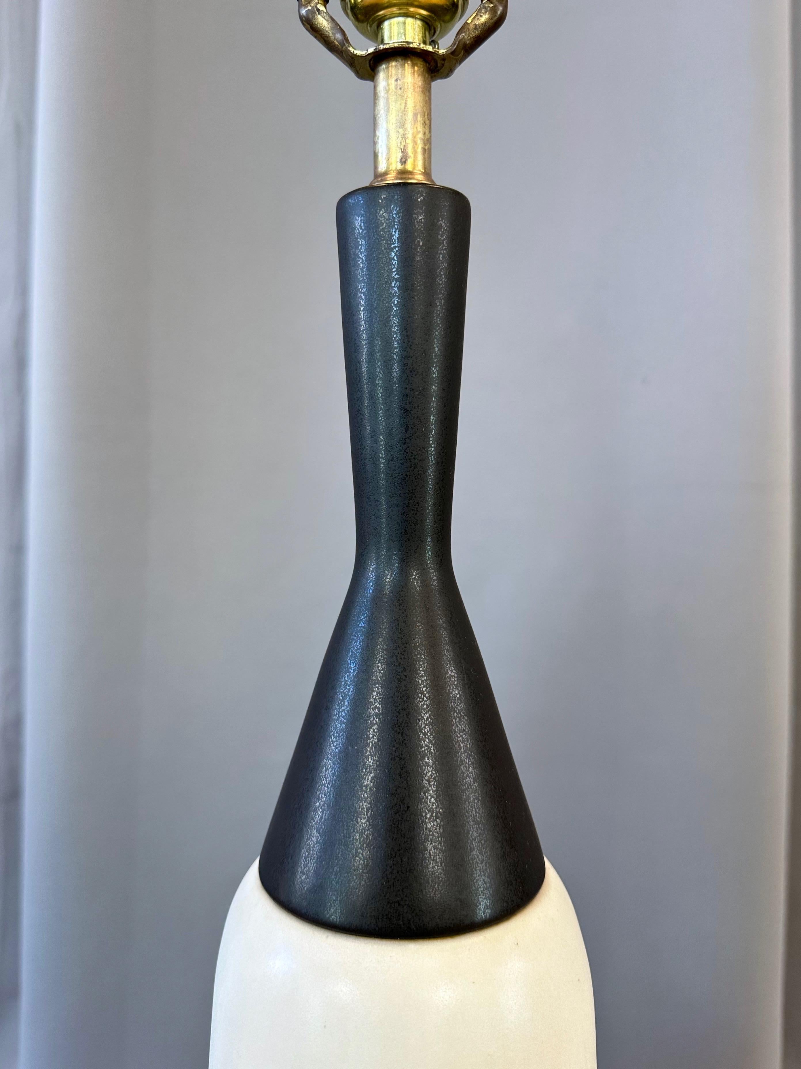 Glazed Mid-Century Modern Black & White Ceramic Ribbed Bottle-Shaped Table Lamp, 1950s For Sale