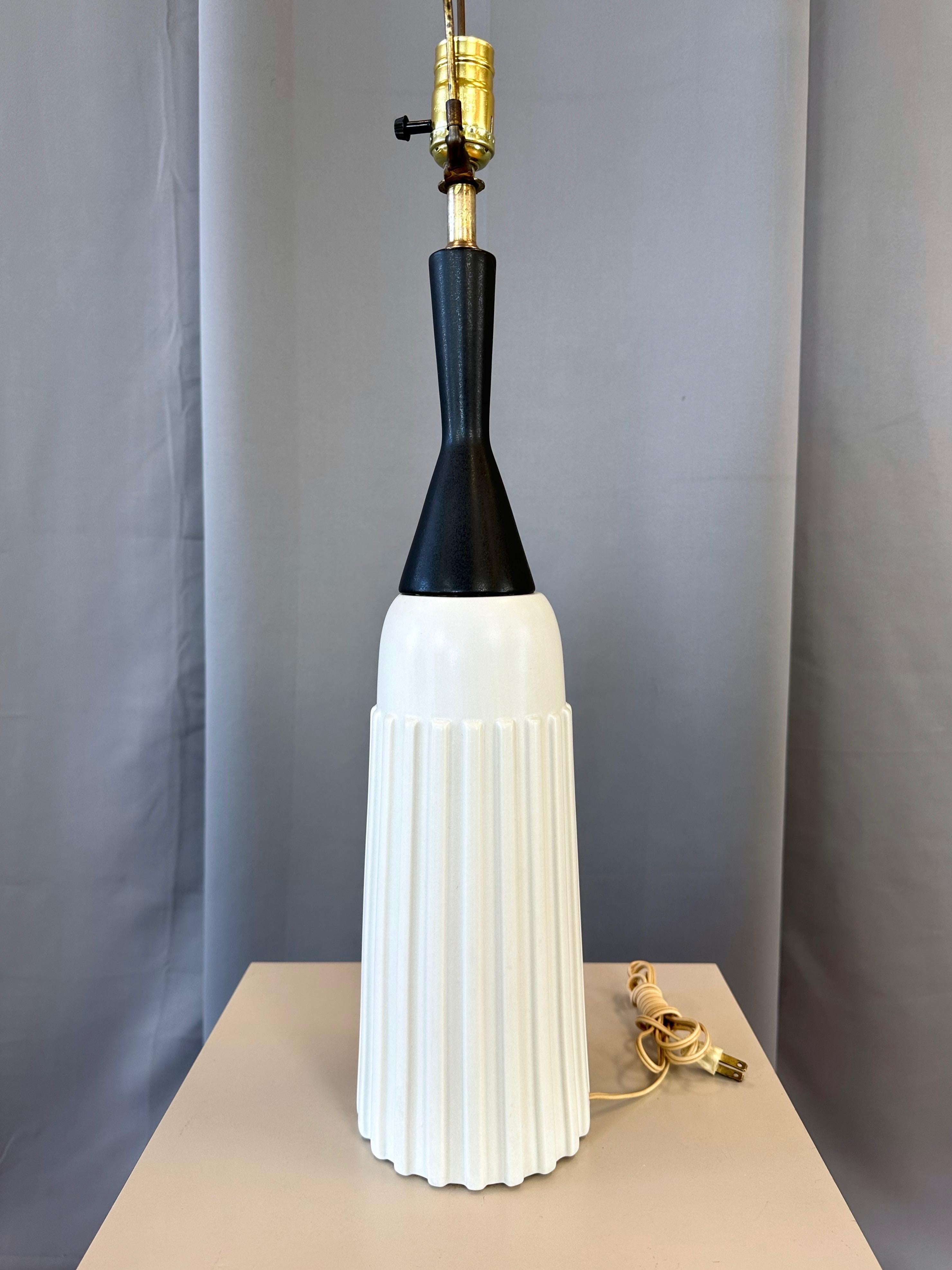 Mid-20th Century Mid-Century Modern Black & White Ceramic Ribbed Bottle-Shaped Table Lamp, 1950s For Sale