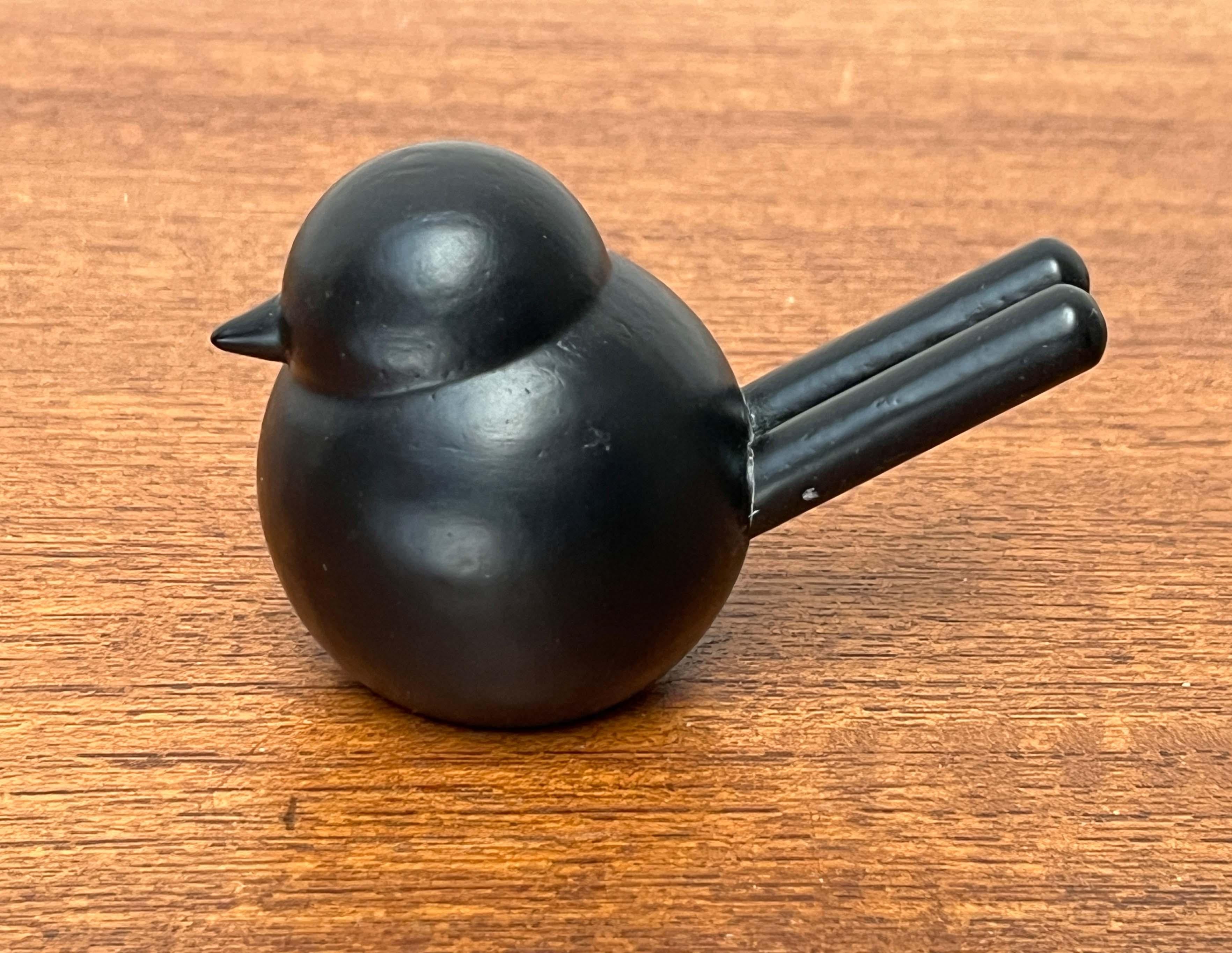 Finlandese Uccello in legno nero di Aarikka, Finlandia, anni '60, metà del secolo scorso in vendita