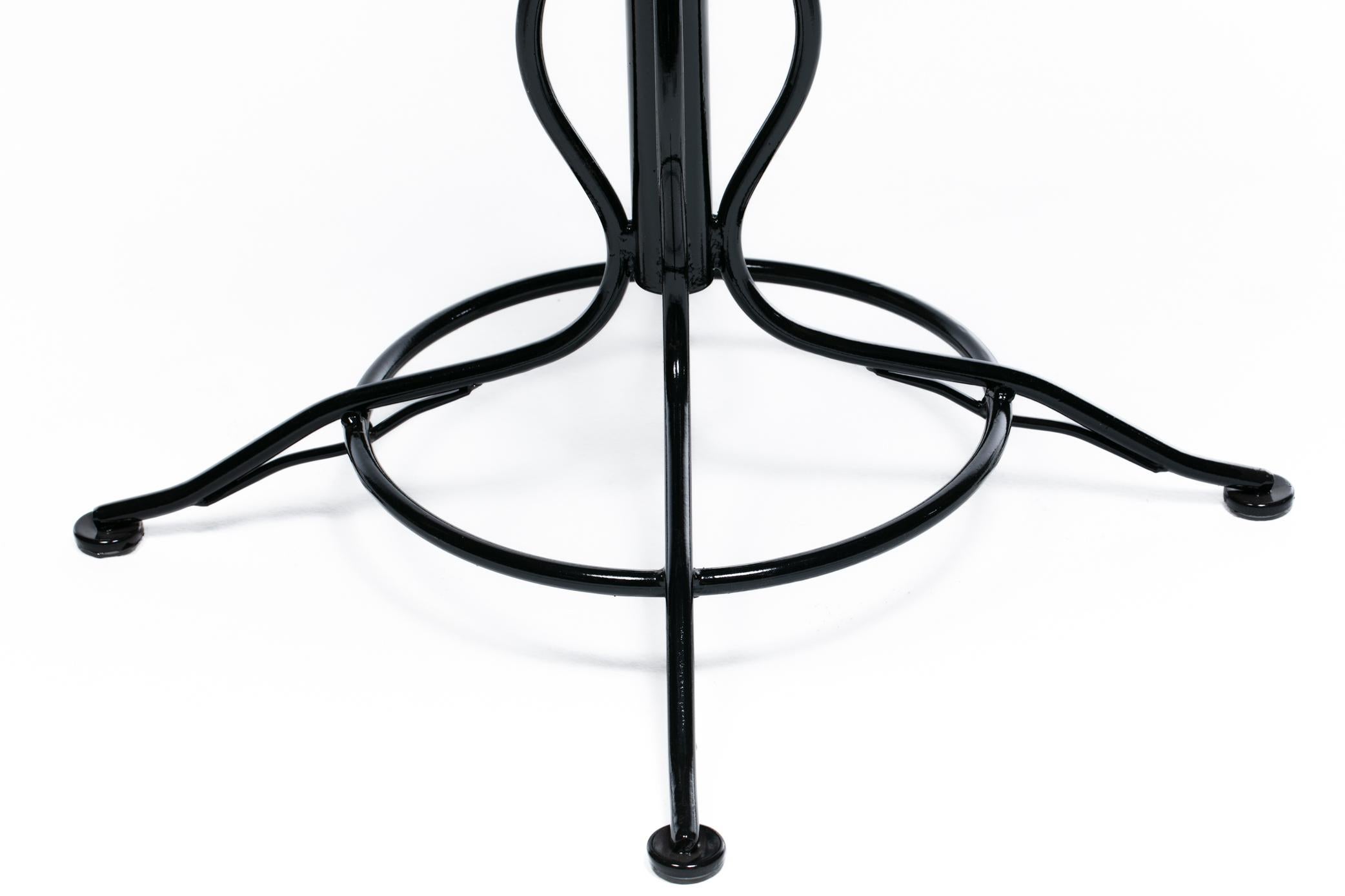 Table en fer forgé noir de style The Moderns avec base et repose-pieds sculpturaux en vente 7