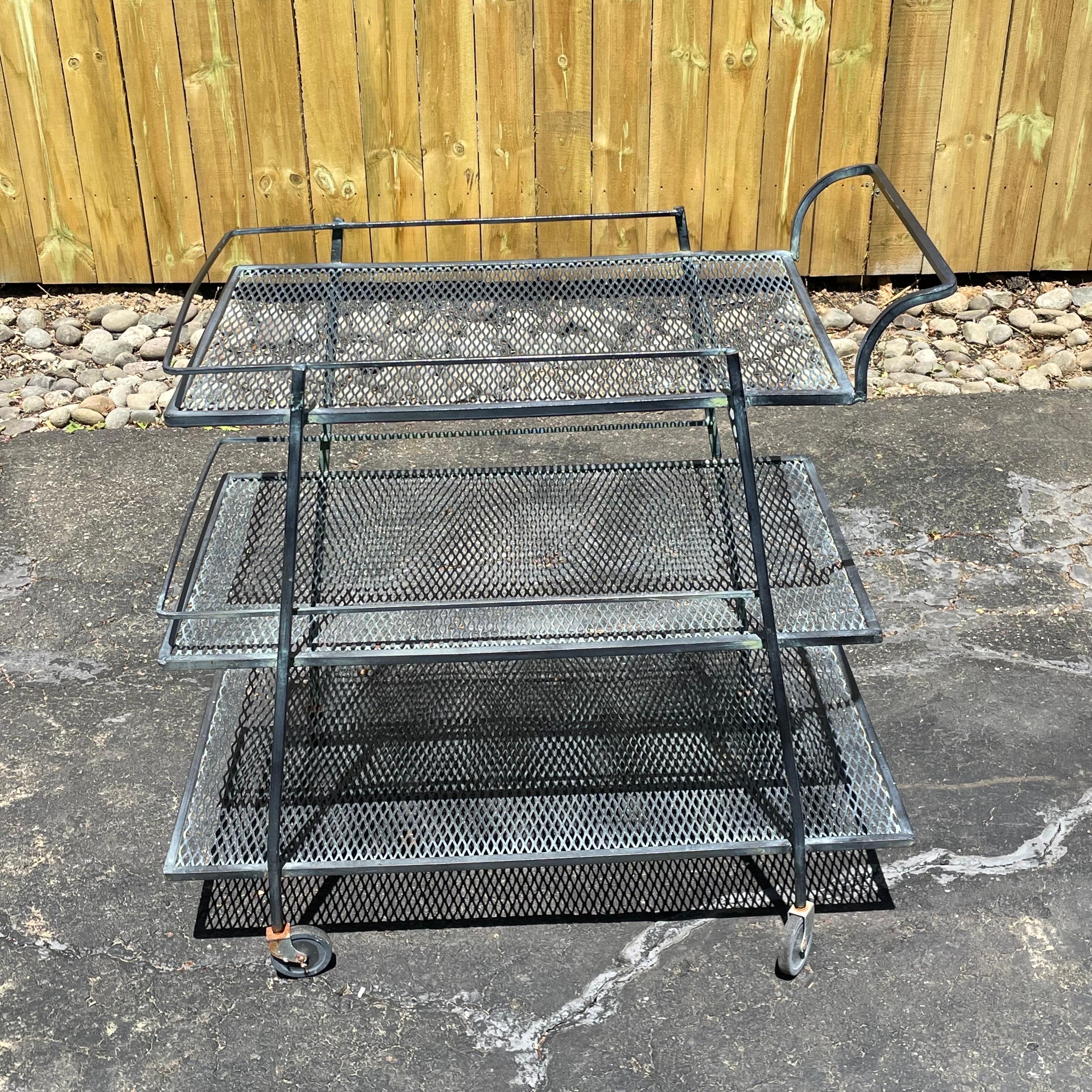 Américain Chariot de bar à étages en fer forgé noir, style Mid Century Modern, Russell Woodard en vente