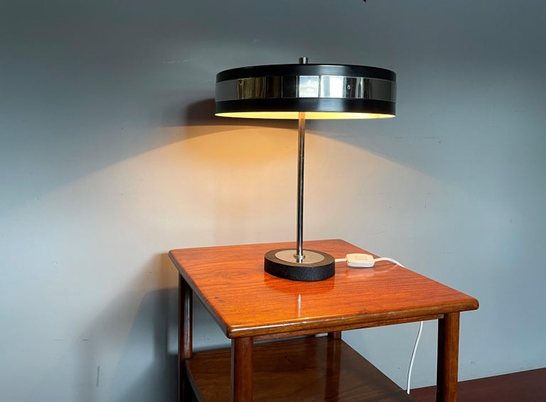 Mid-Century Modern Blackened and Chrome Metal Circular Shade Table or Desk Lamp For Sale 7