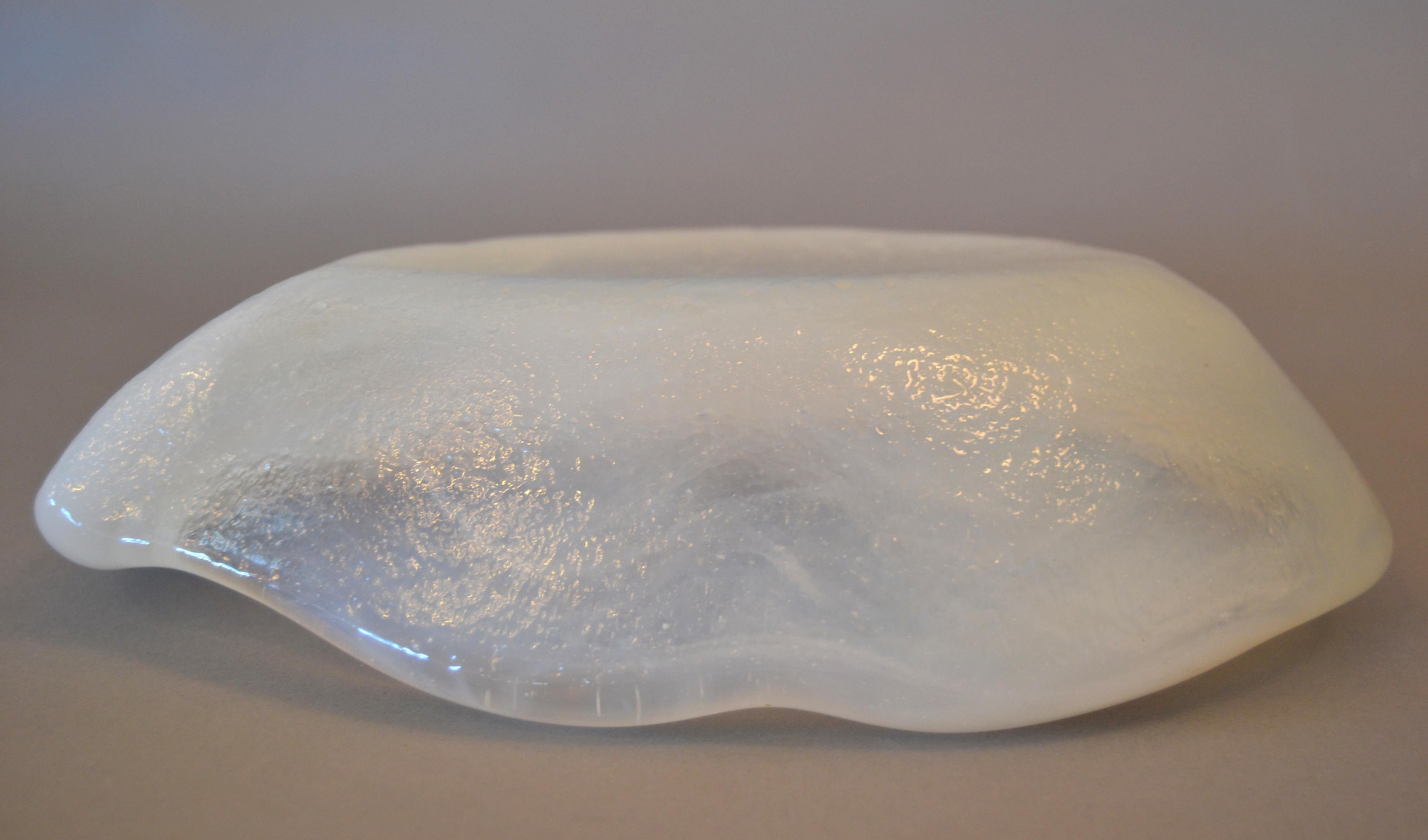 Posacenere a forma di ciotola in vetro bianco di metà secolo Blenko Attributed Thick White Catchall Bowl in vendita 1
