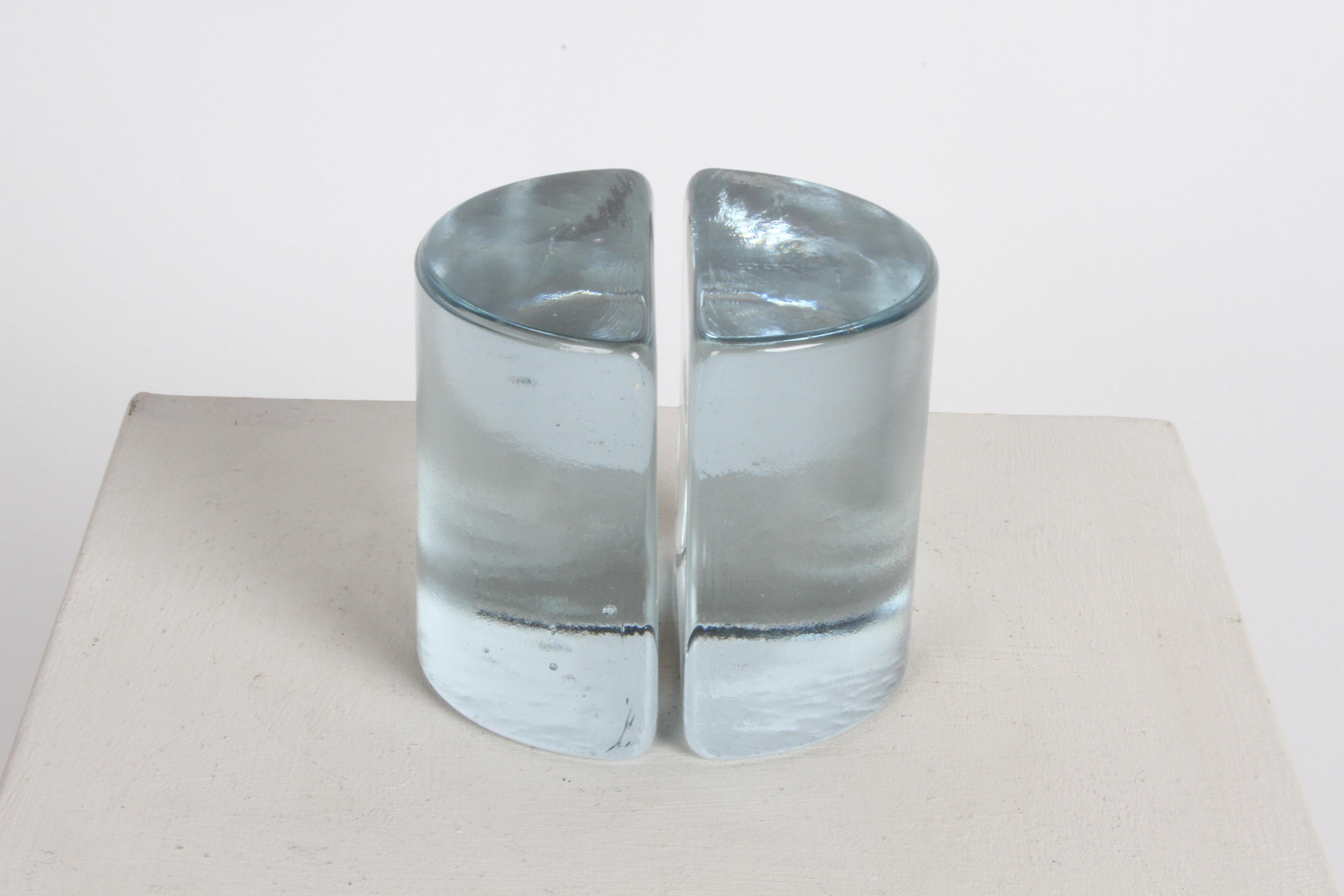 Reggilibri a forma di mezzo cerchio in vetro trasparente Blenko di Wayne Husted, metà del secolo scorso In condizioni buone in vendita a St. Louis, MO