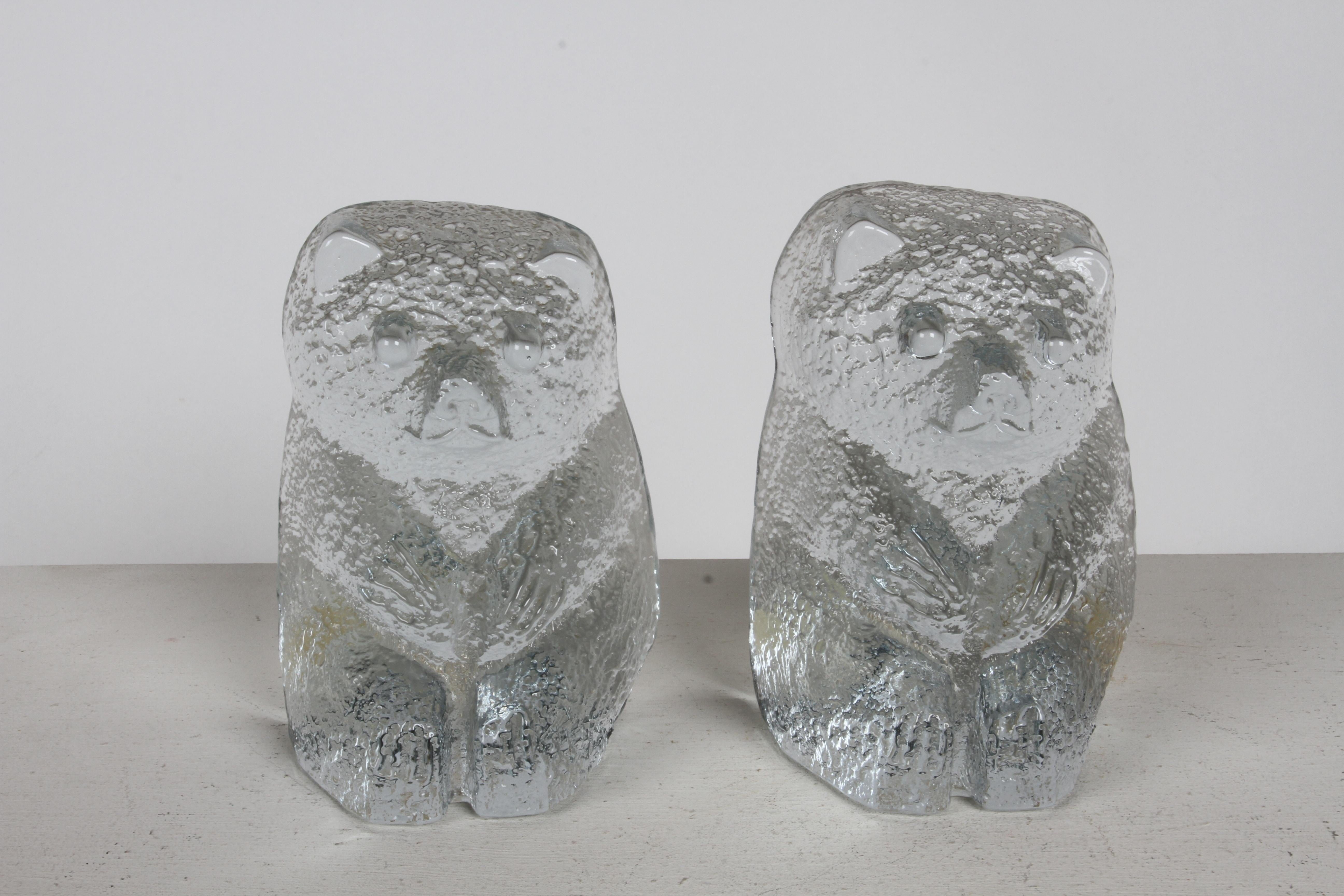 Pair of MCM Wayne Husted designed clear textured glass bear bookends for Blenko, circa 1960s. In fine condition, no damage. partial labels. In fine condition, no issues. Model 4034