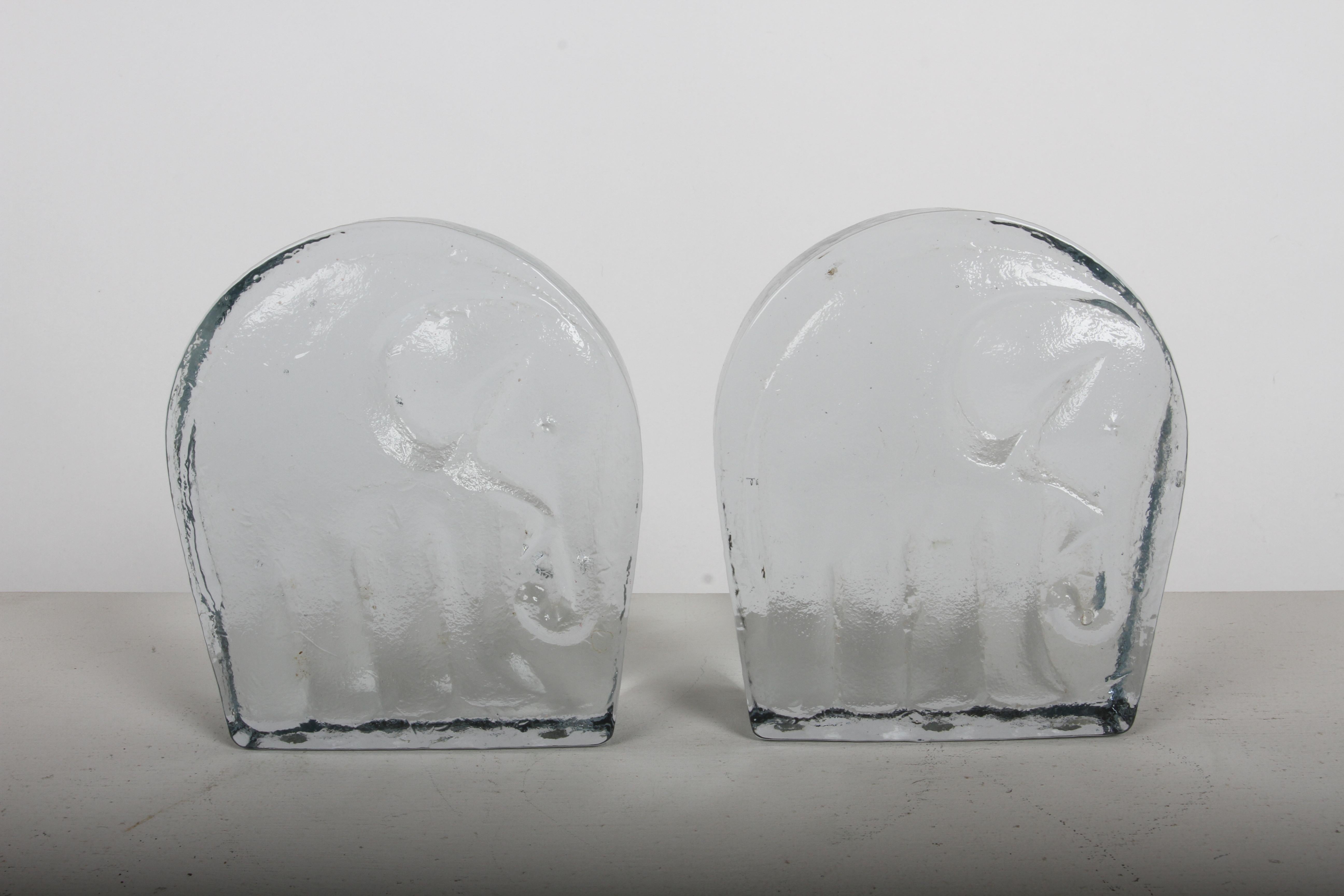 Mid-Century Modern Serre-livres éléphant en verre texturé transparent Blenko, moderne du milieu du siècle dernier, Wayne Husted en vente
