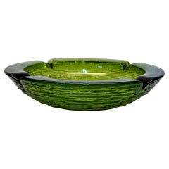 Mid-Century Modern Blenko Olive Grün Kunstglas Zigarren-Aschenbecher mit vier Stützen