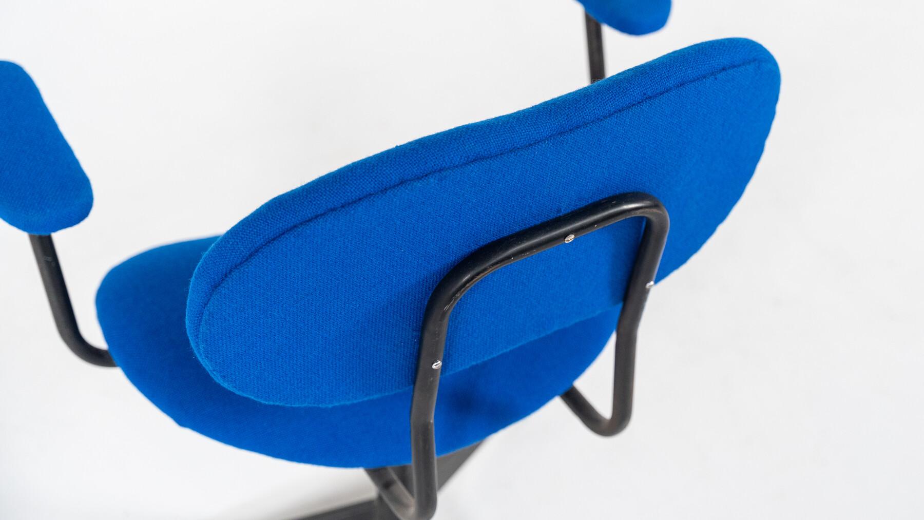 Mid-Century Modern Bleu Swivel Desk Chair For Sale 6