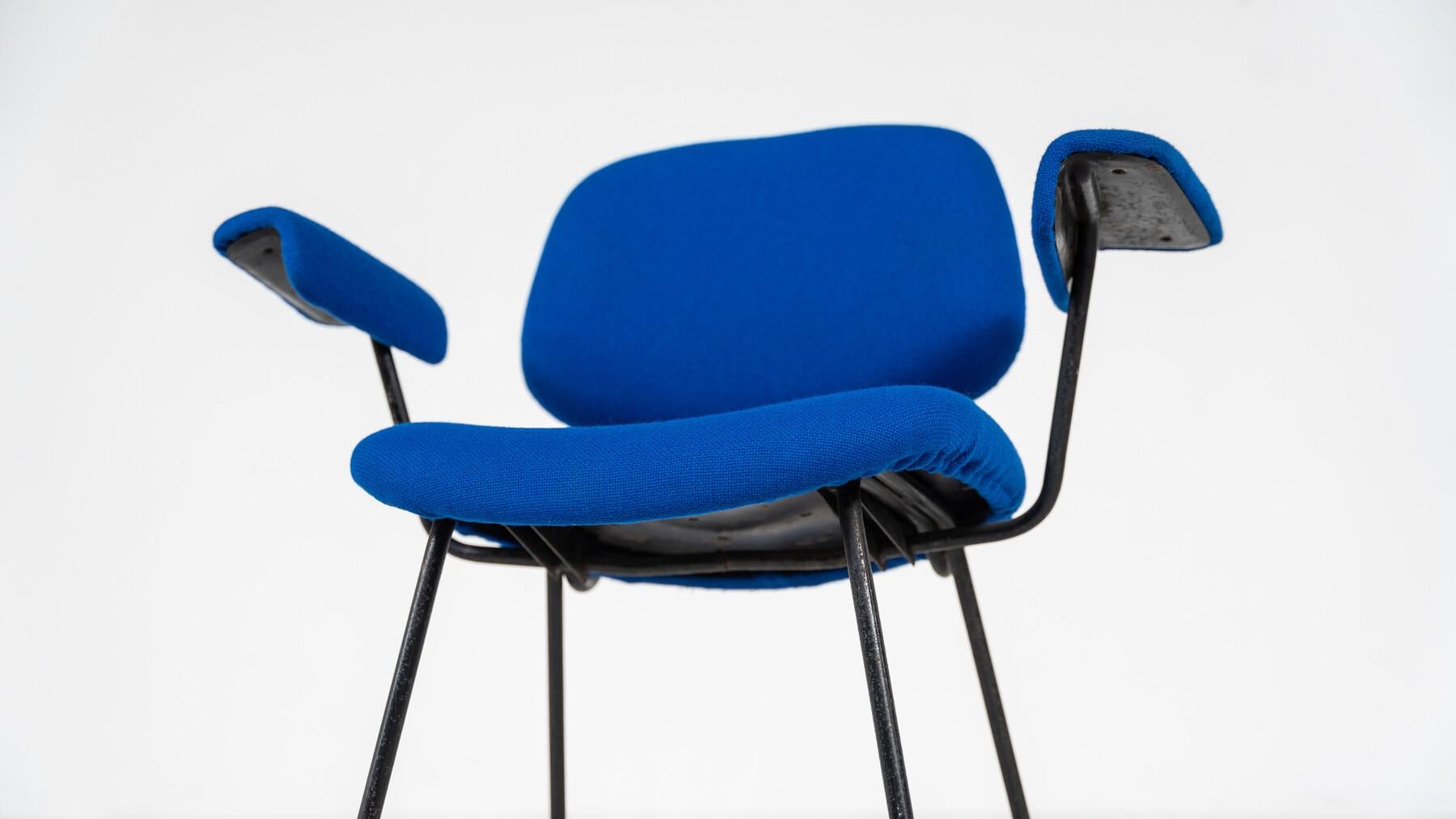 Mid-Century Modern Bleu Swivel Desk Chair For Sale 11