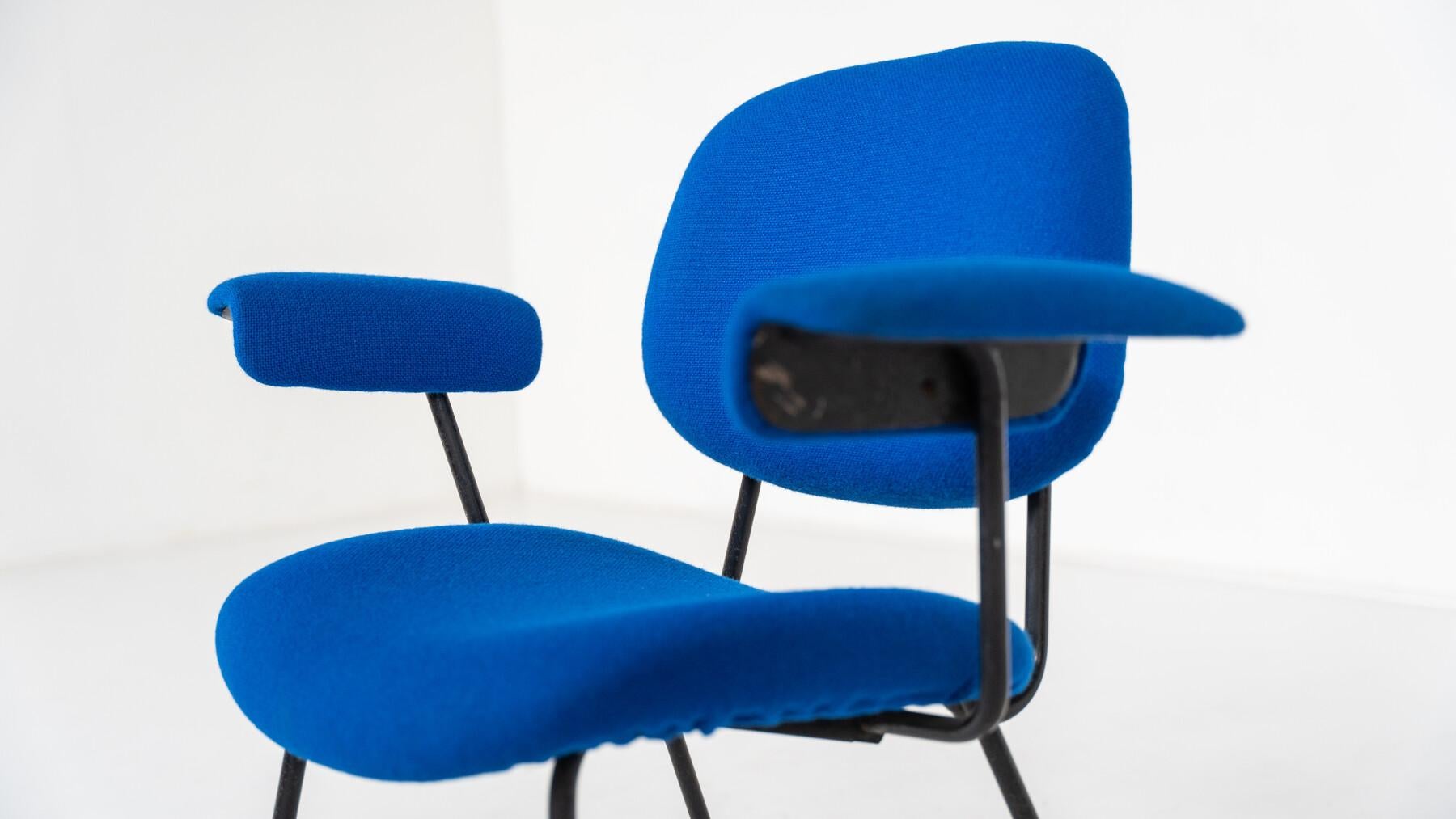 Mid-Century Modern Bleu Swivel Desk Chair For Sale 13